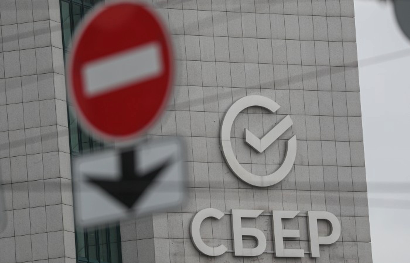 Евросоюз готовит шестой пакет санкций, направленный против Сбербанка и энергетического сектора РФ