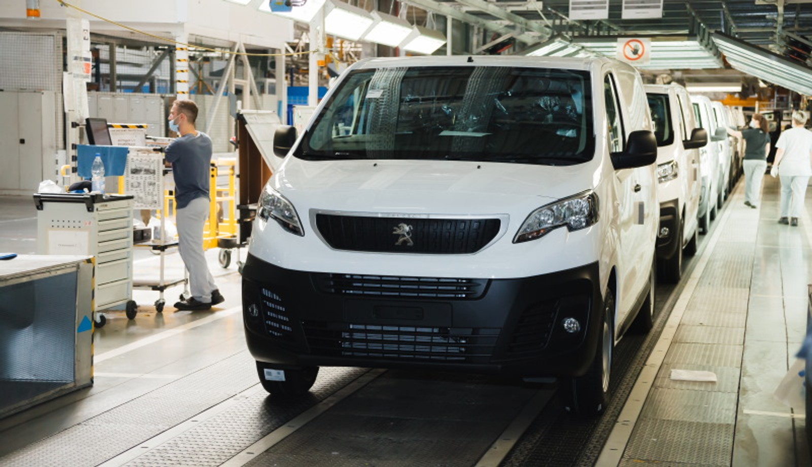 Производитель Peugeot, Opel и Citroen останавливает работу из-за санкций. В РФ остались 4 работающих завода, выпускающих легковые машины