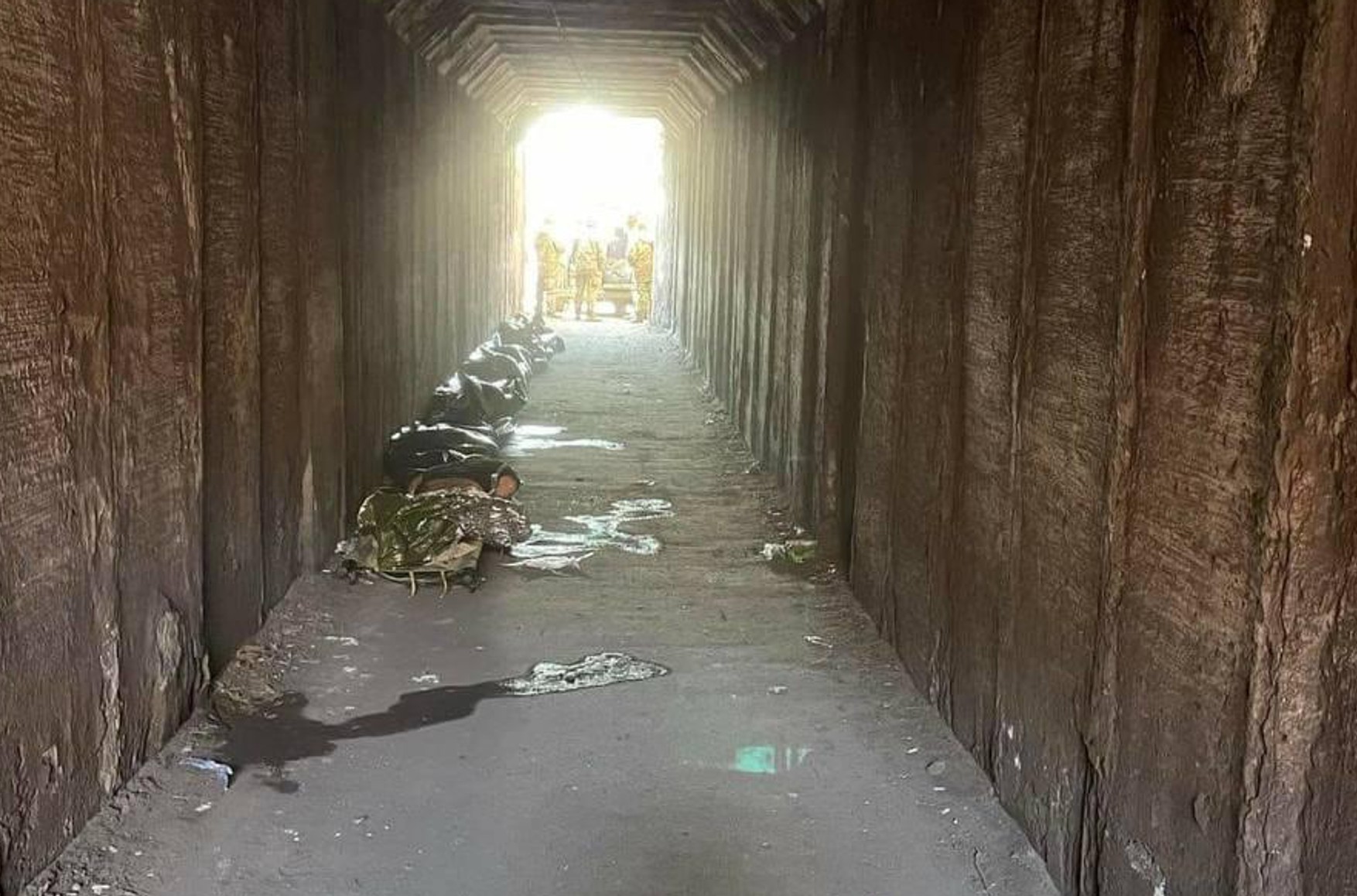 В Мариуполе оккупанты свозят тела убитых мирных жителей в подземные переходы и другие «пункты сбора» — горсовет