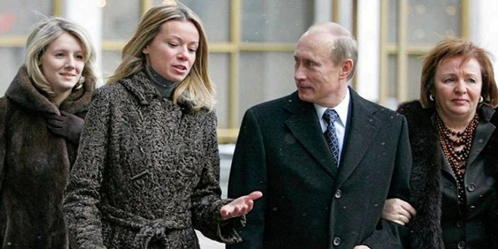 США вводят санкции против дочерей Путина, жены и дочери Лаврова, Сбербанка и Альфа-банка