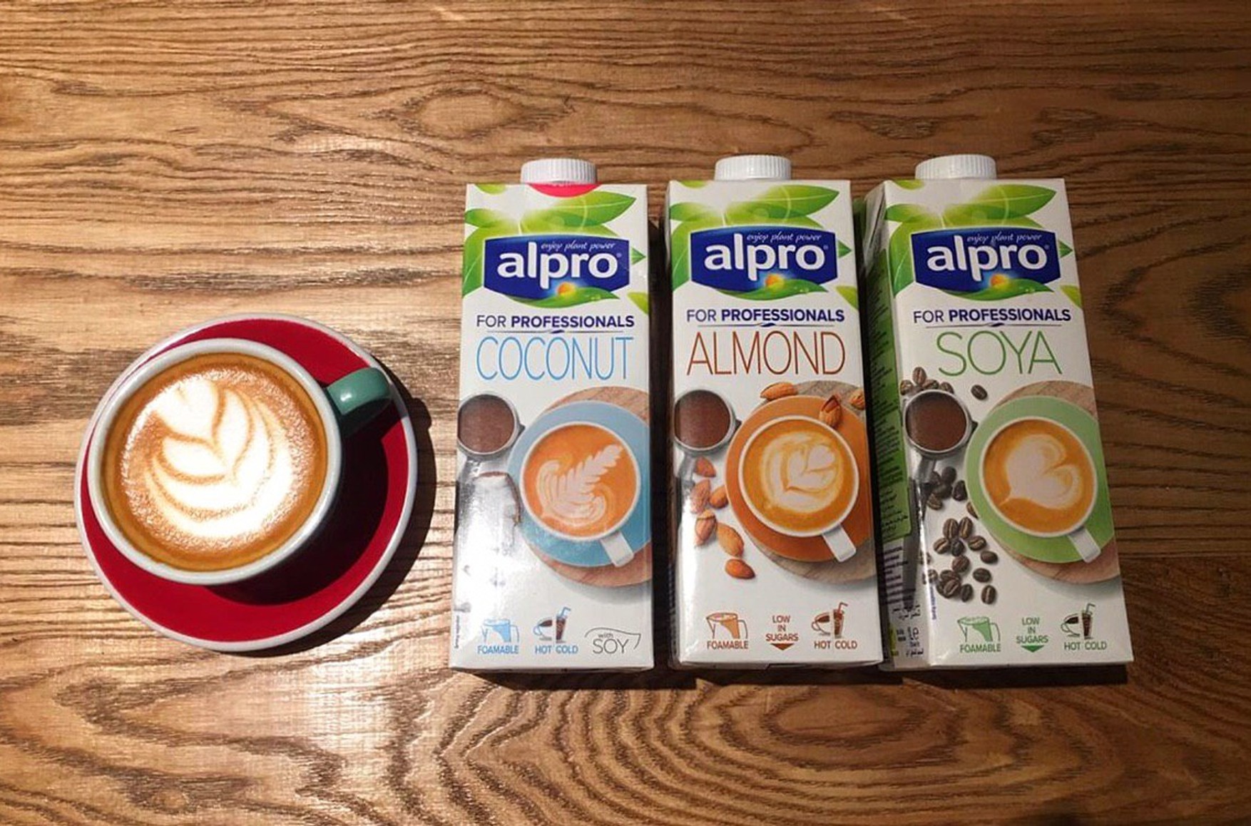 Компания Danone прекратила импорт в Россию растительного молока Alpro