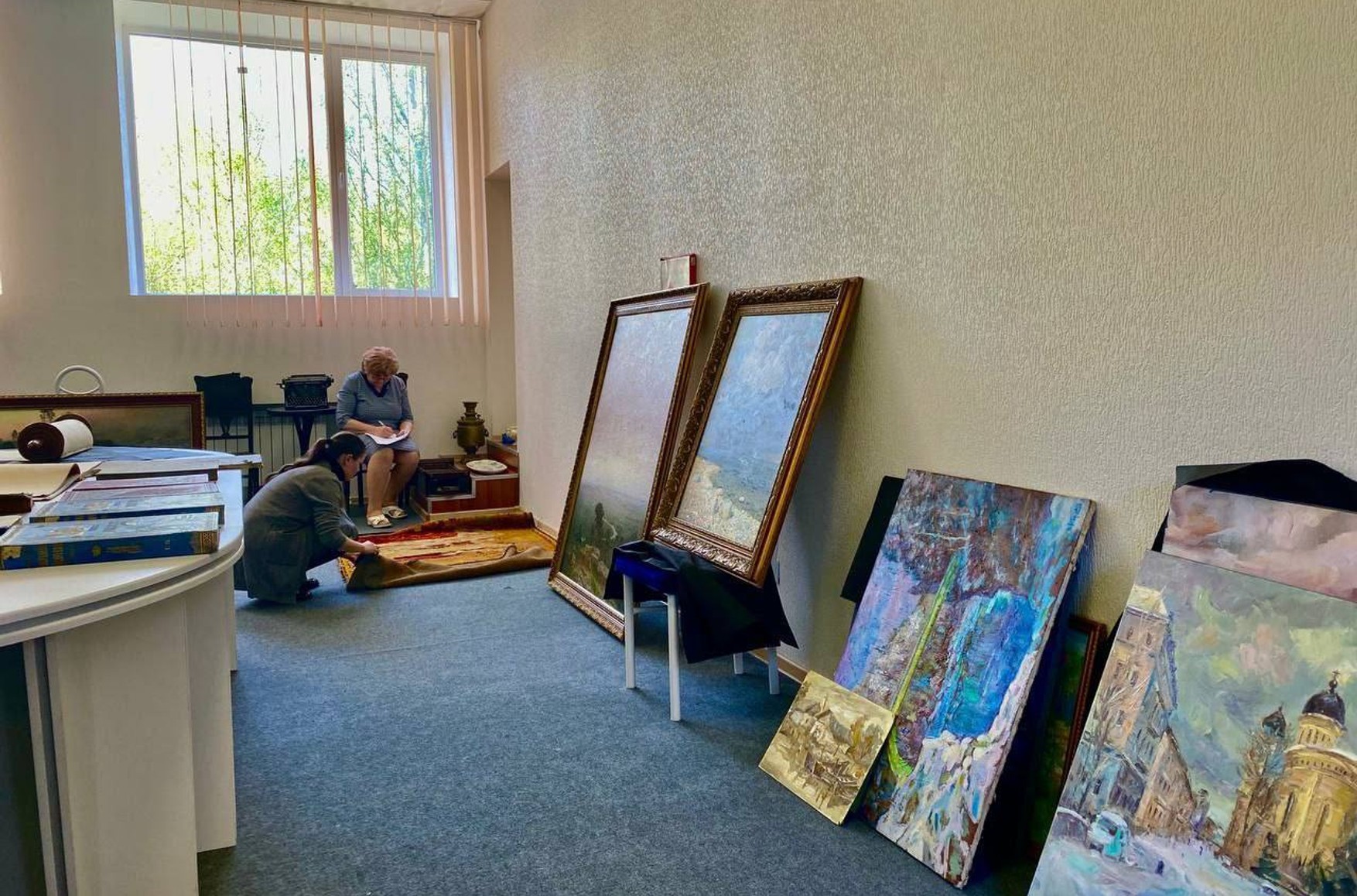 Российские военные вывезли из музеев Мариуполя более двух тысяч экспонатов, среди них — картины Куинджи и Айвазовского