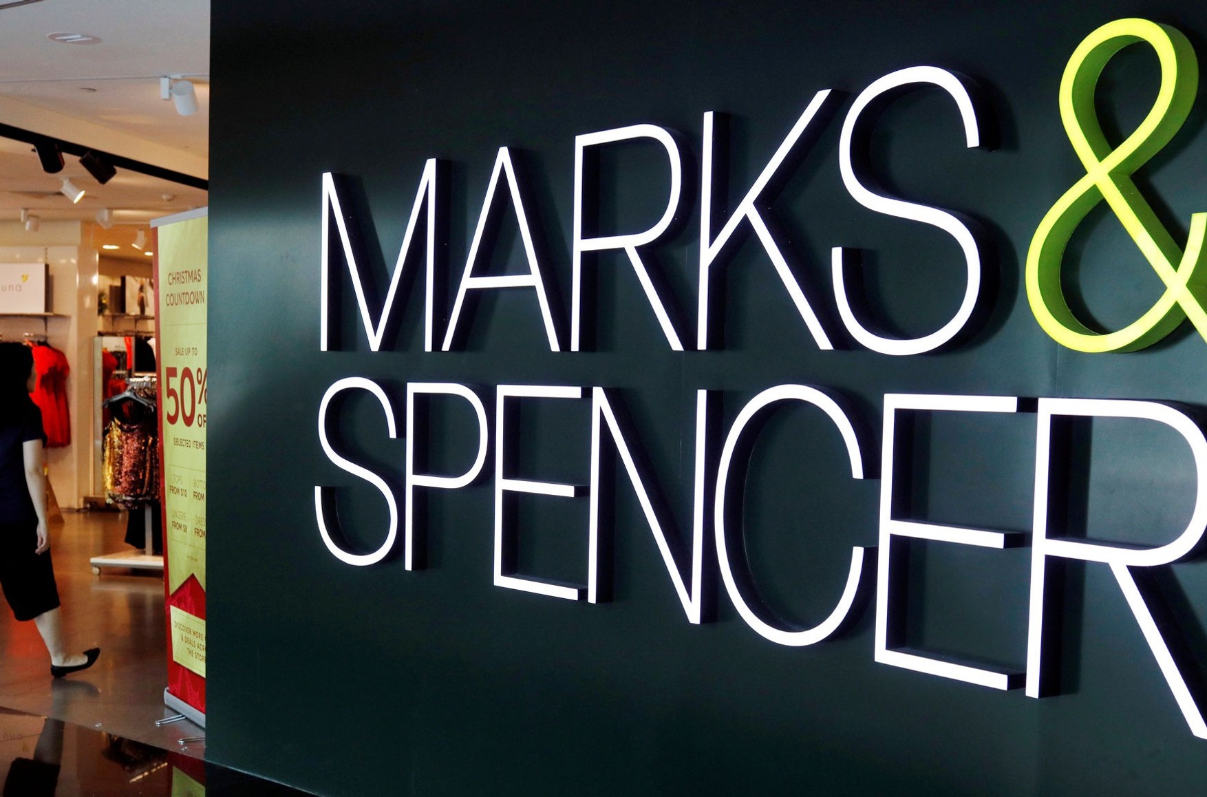 Британский производитель одежды Marks &amp; Spencer уходит из России из-за войны в Украине — Би-Би-Си
