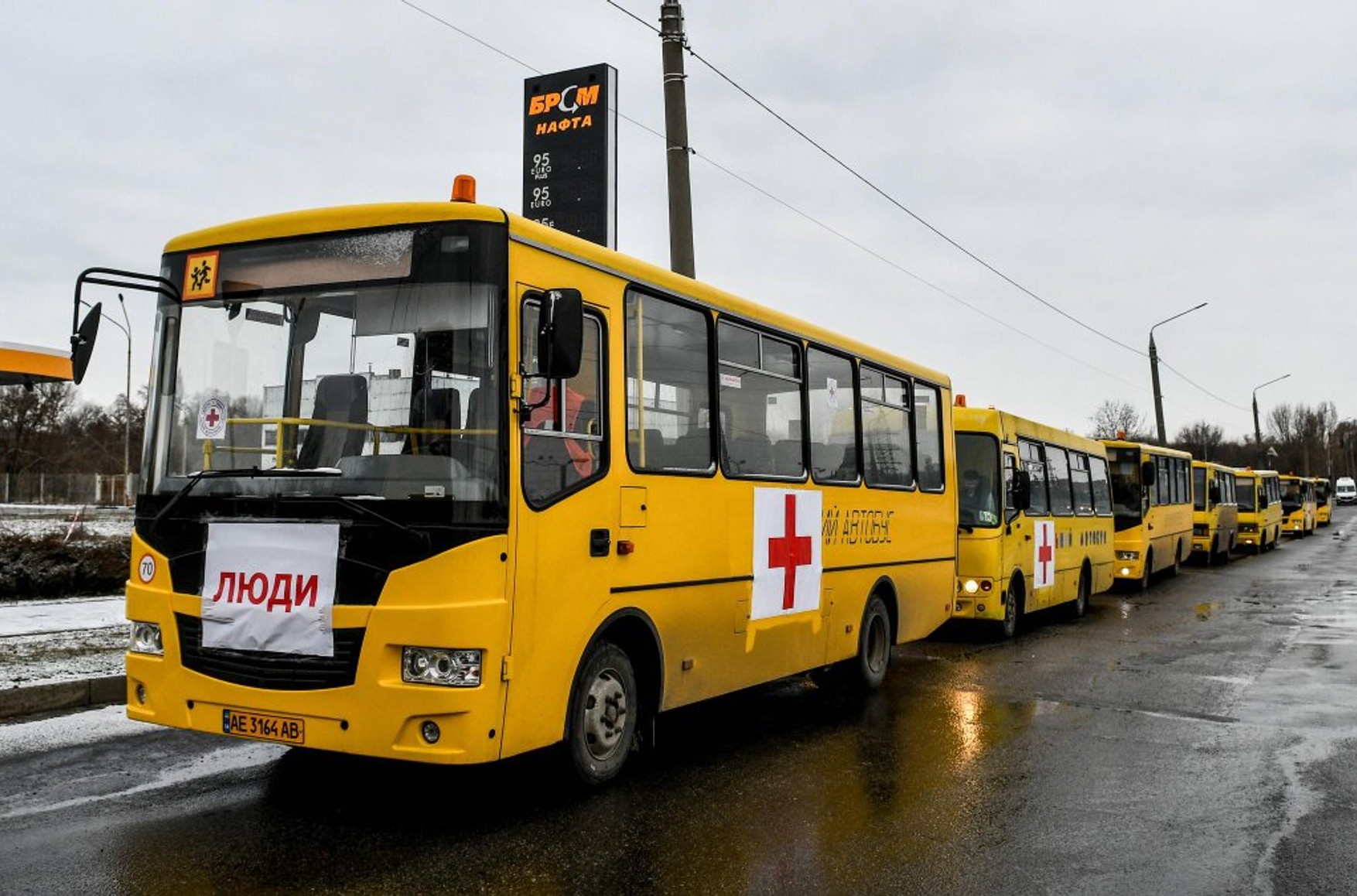 Глава Луганской ОГА: российские военные обстреляли два эвакуационных автобуса в Попасной. Один пропал, другой нашли со следами крови внутри