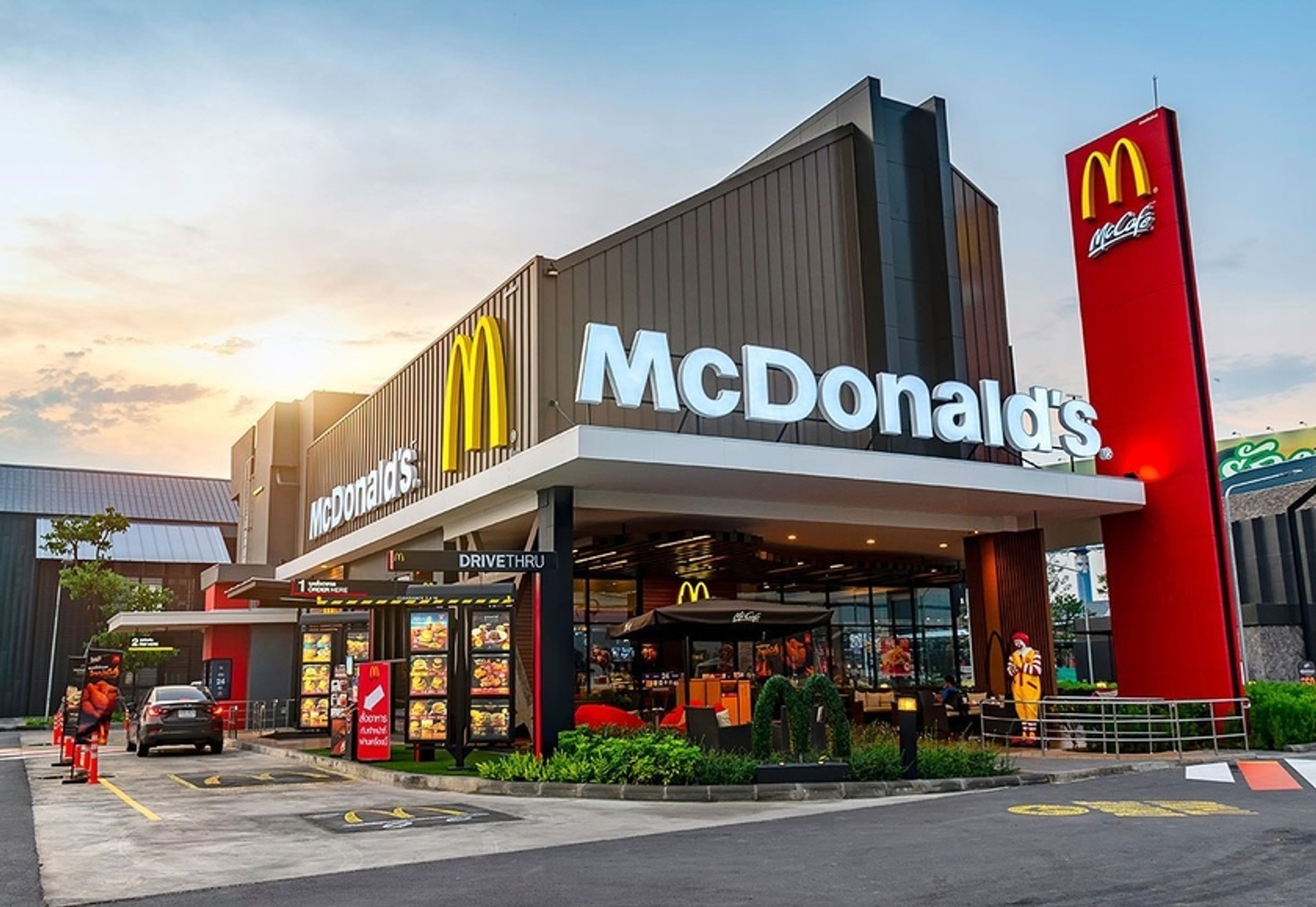 McDonald&#x27;s объявил об окончательном уходе из России и начал продажу российского бизнеса