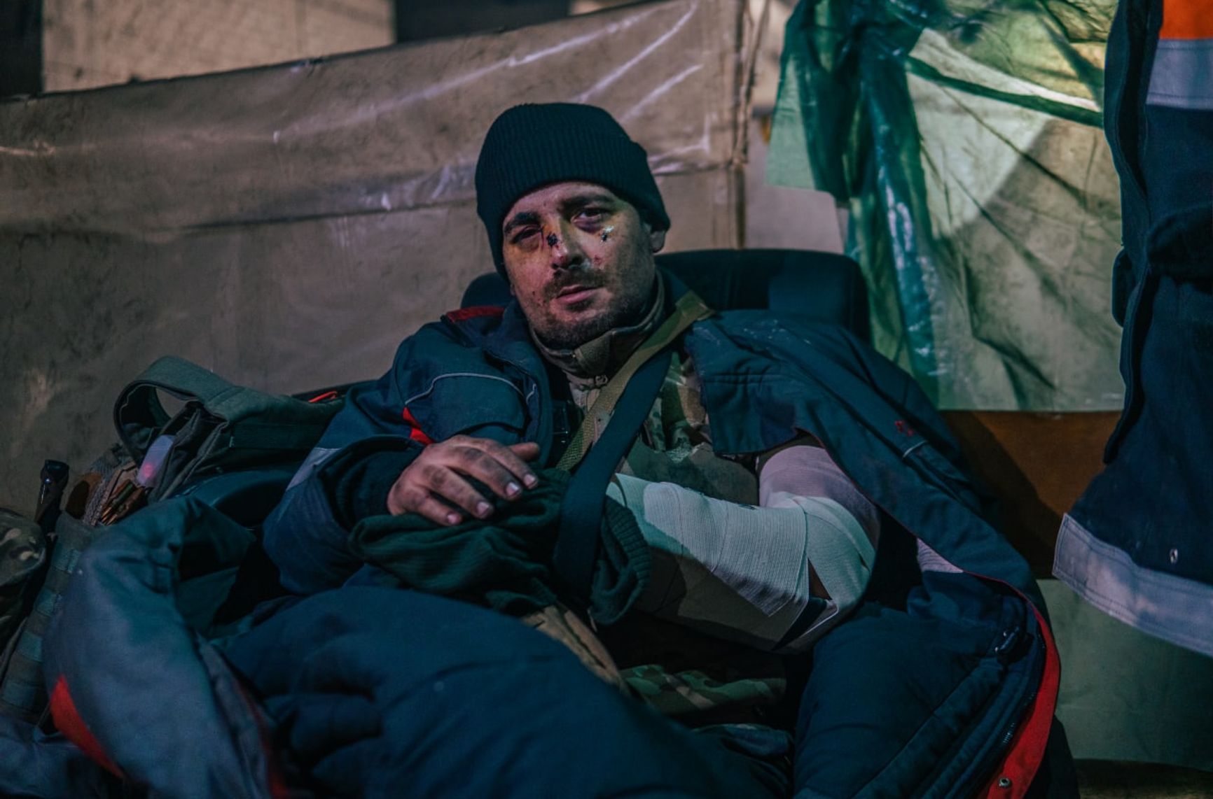 Полк «Азов» опубликовал фото раненых украинских бойцов, заблокированных на «Азовстали». Военные просят ООН и Красный Крест об эвакуации