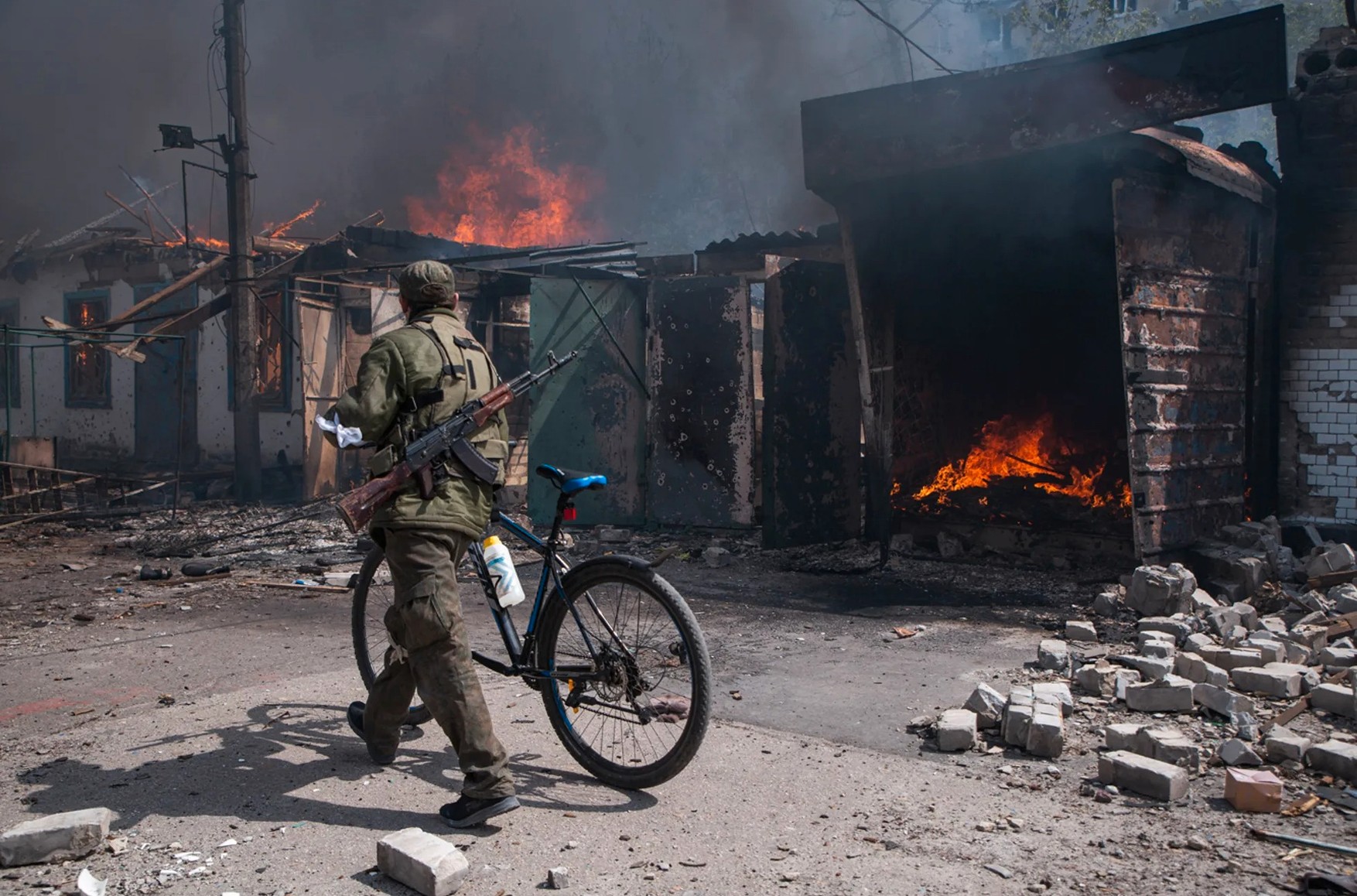 Российские военные «под дулами автоматов» вывозят жителей Попасной в «ЛНР» — глава Луганской ОГА 