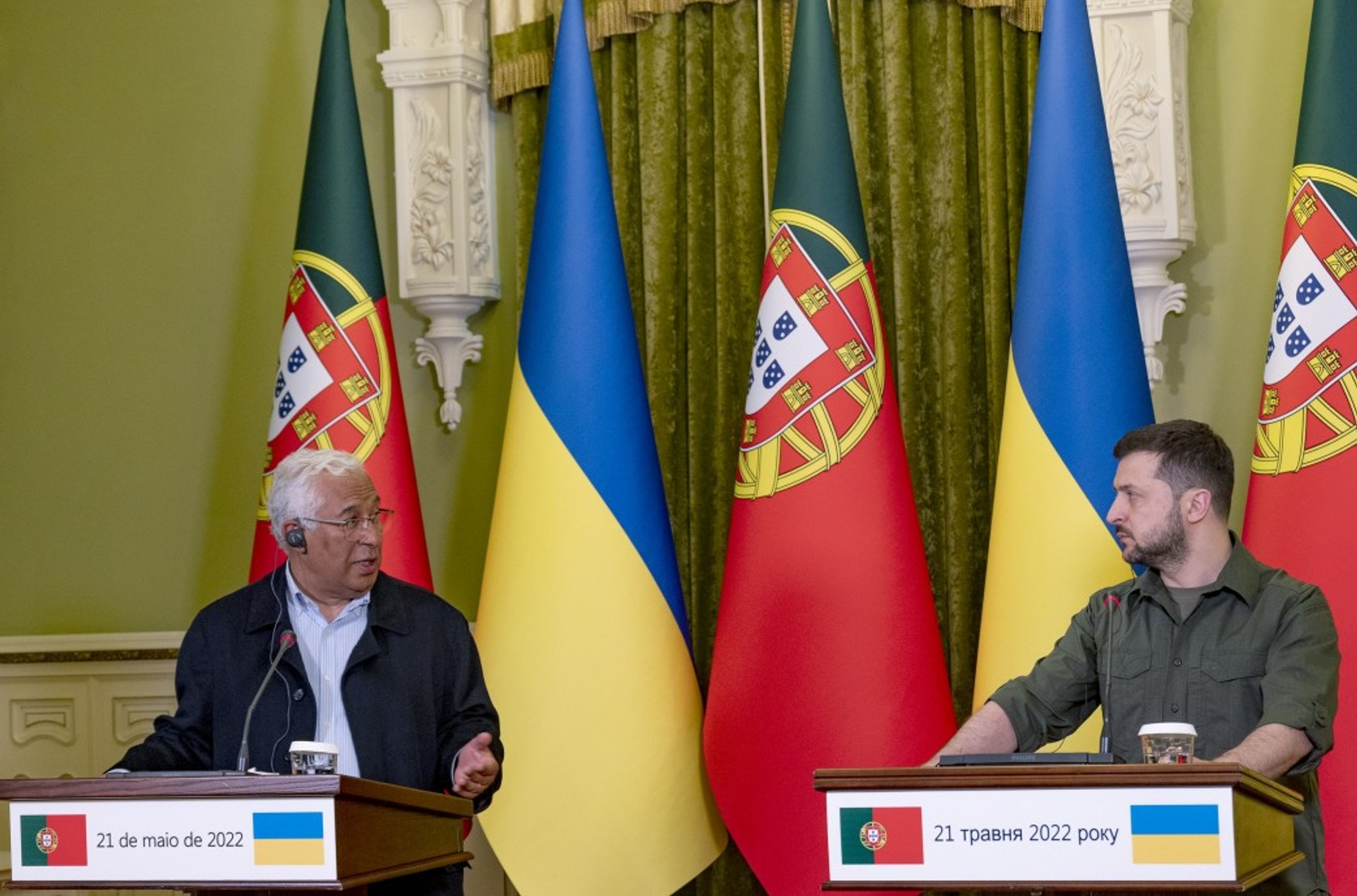 Португалия выделит Украине €250 млн финансовой поддержки. Премьер-министр Португалии Антониу Кошта подписал документ во время визита в Киев