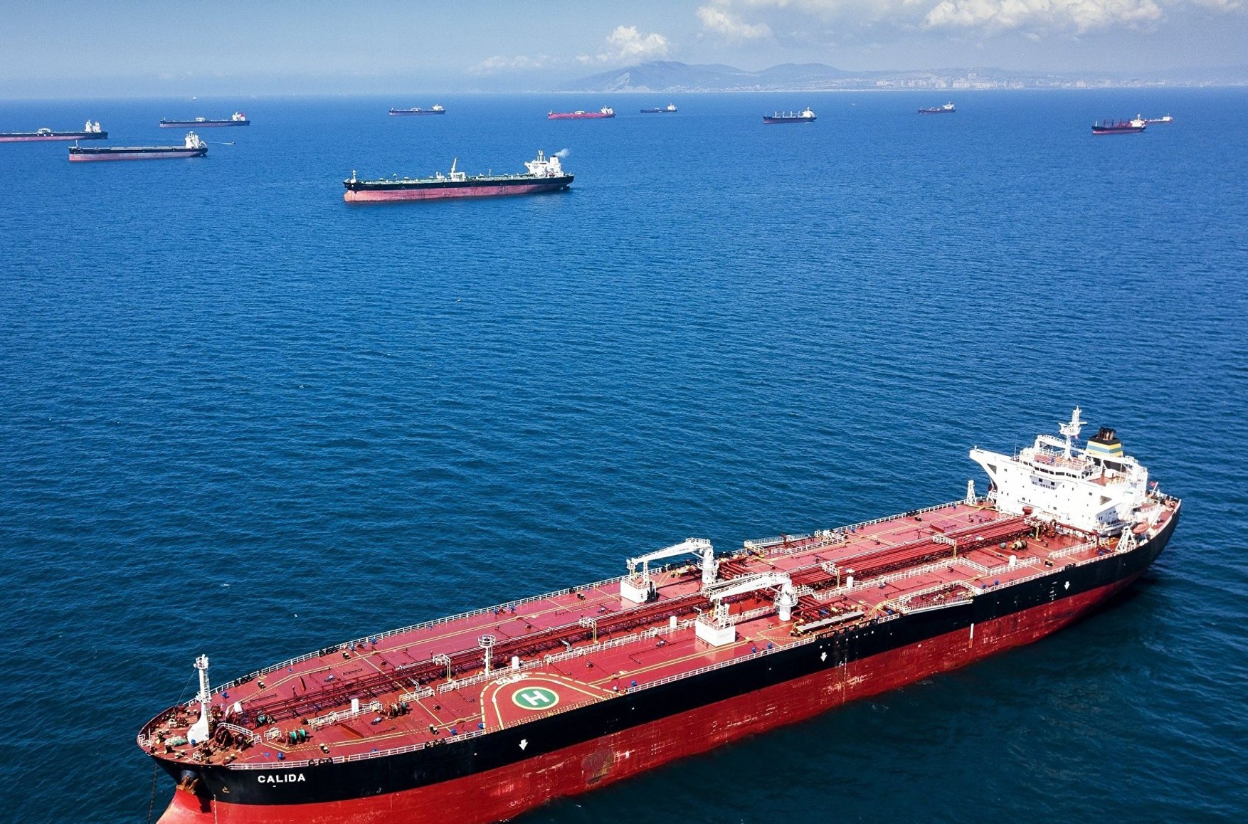 В море из-за санкций застряли танкеры с российской нефтью. Объем неразгруженной в портах нефти вырос в 3 раза от довоенного уровня