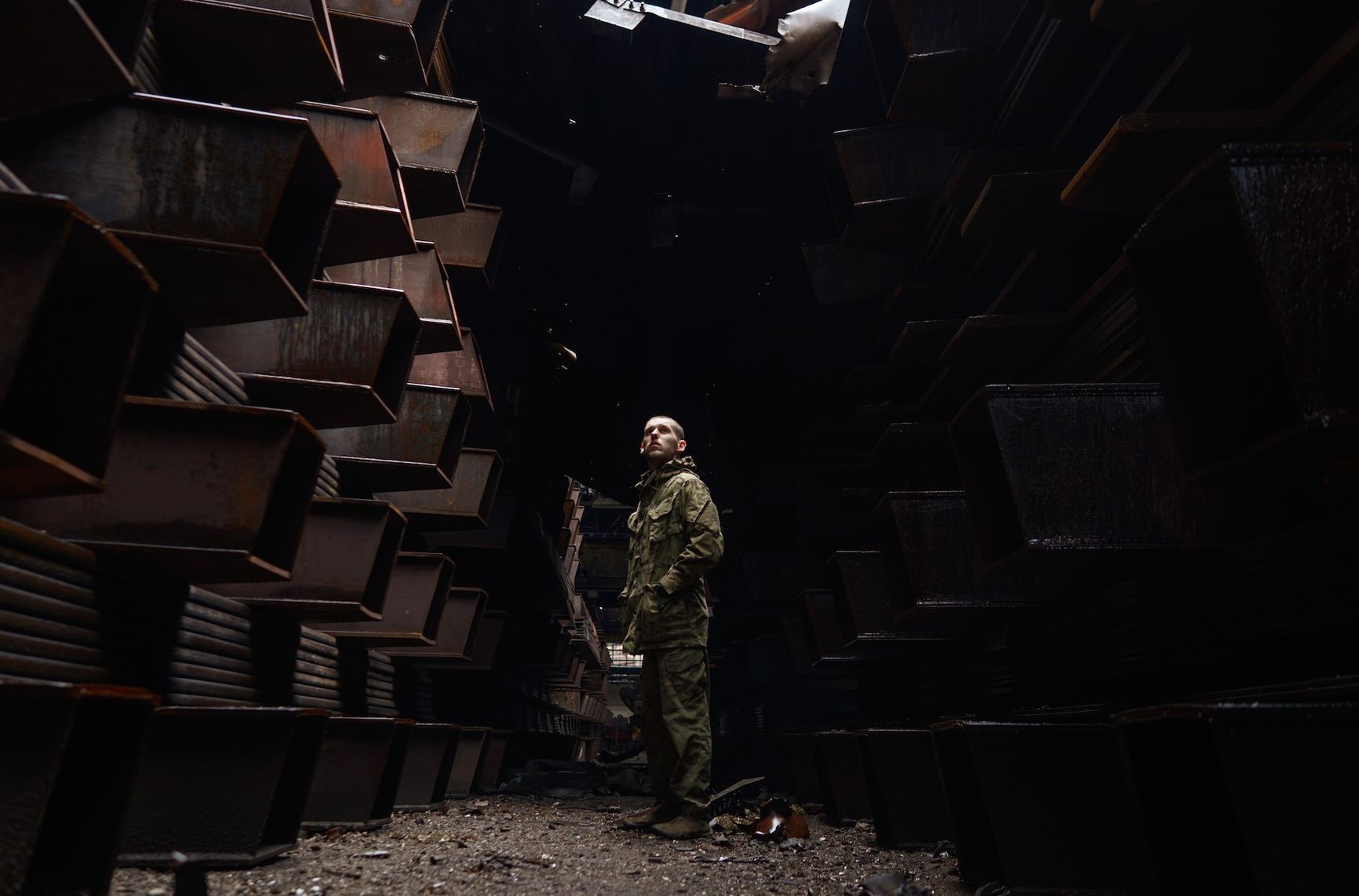 «Глаза „Азовстали“», фотограф Орест опубликовал последние фото с завода. Он готовится к плену
