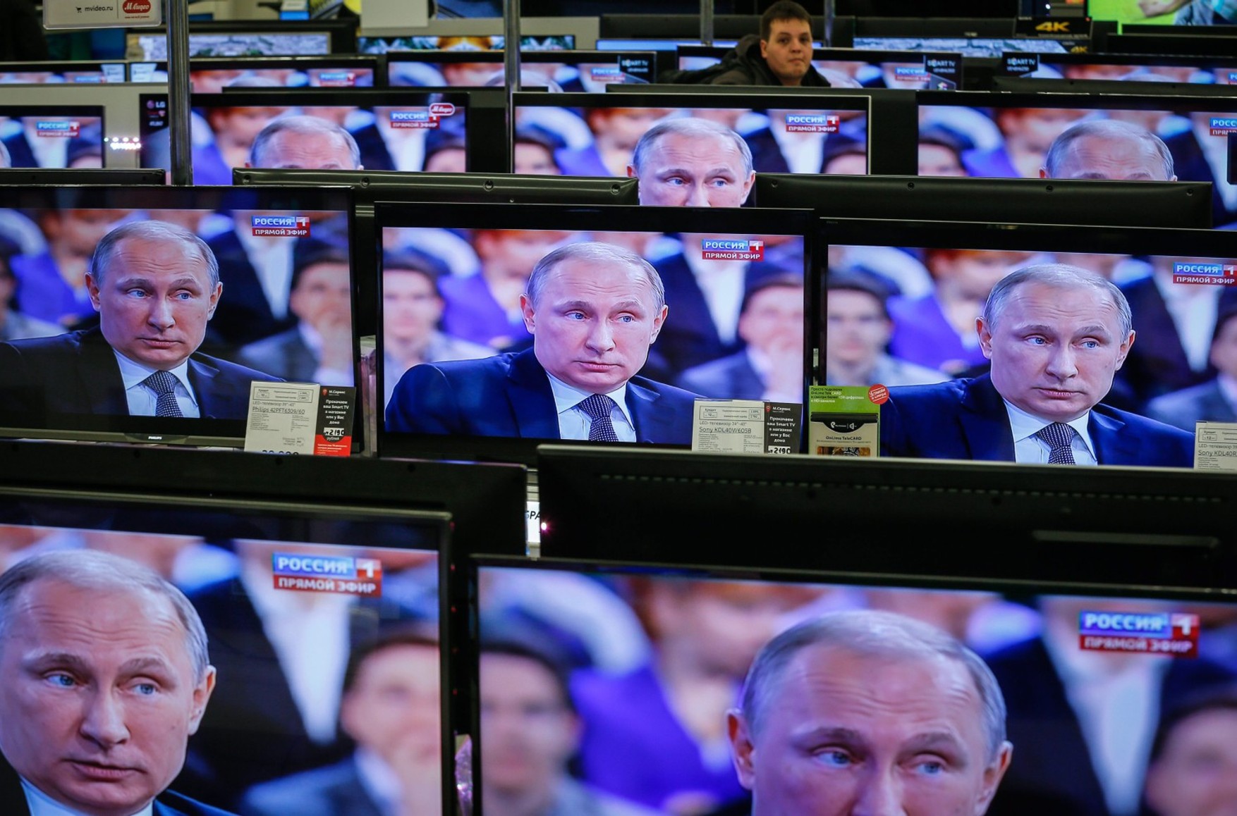 США ввели санкции в отношении Первого канала, «России-1» и НТВ, а также 2,6 тысяч россиян и белорусов, которым запретили въезд