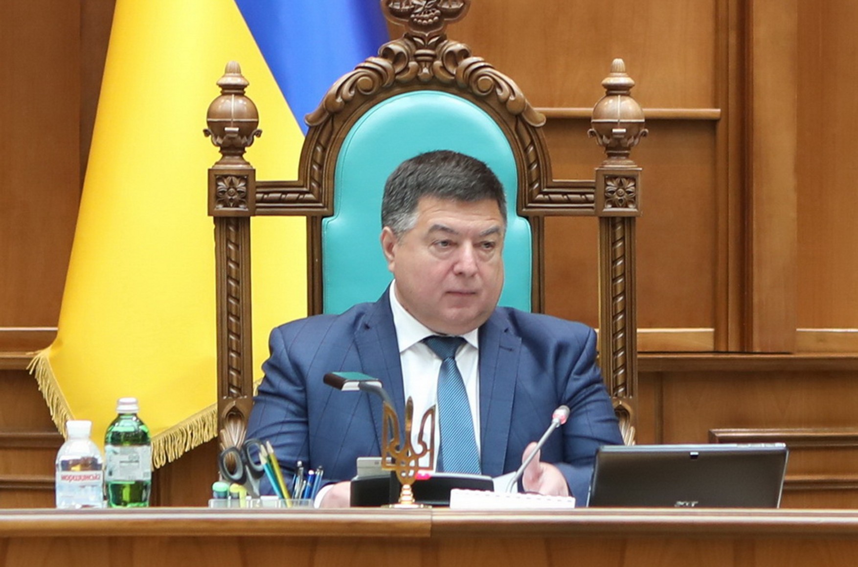 В Украине объявлен в международный розыск бывший глава Конституционного суда Александр Тупицкий. Его обвиняют в коррупции