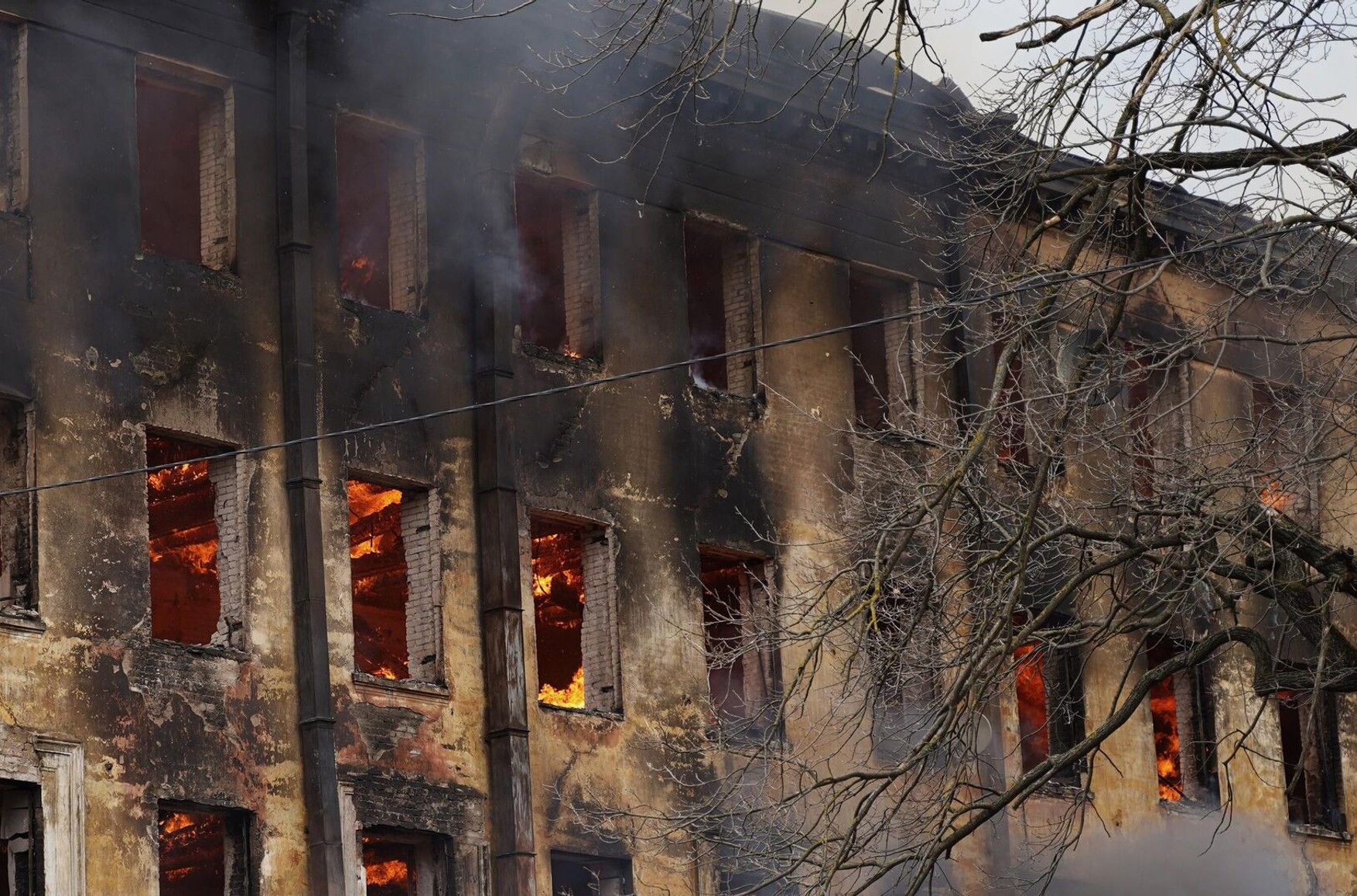 С начала войны в Украине на объектах ВПК и Минобороны РФ происходят пожары. Причинами называют нарушения пожарной безопасности или молчат