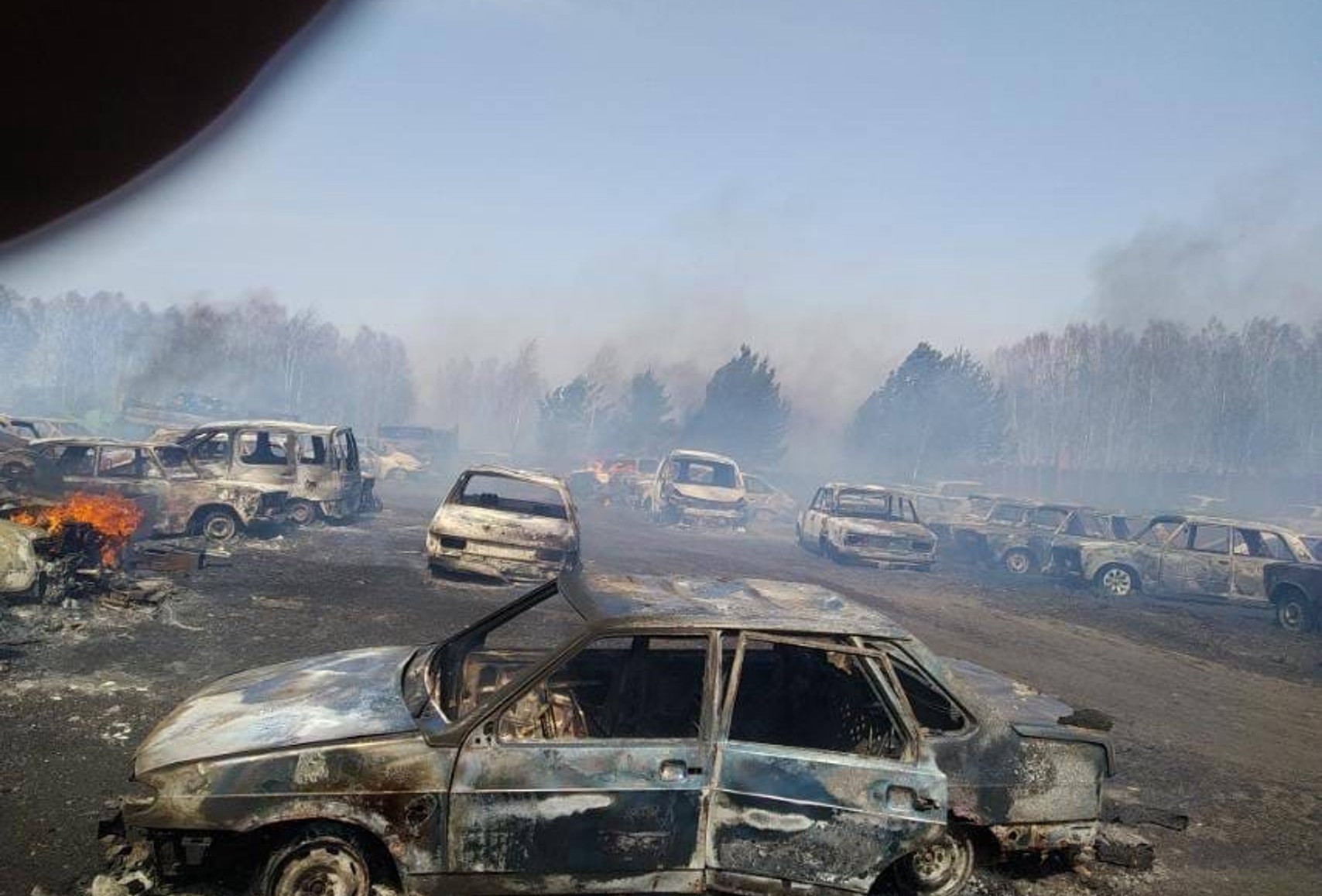В Красноярском крае горят 16 населенных пунктов — МЧС. Ведомство сообщило о гибели двоих детей, а затем удалило информацию