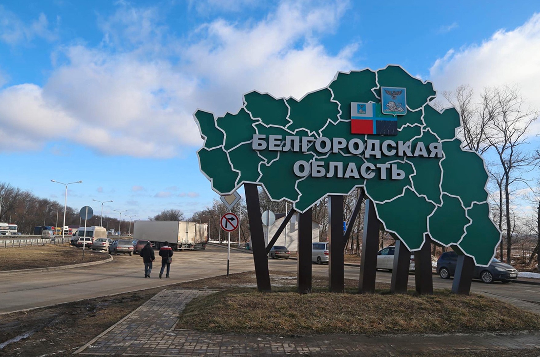 Во время обстрела Белгородской области погибла 54-летняя женщина. Это уже второй мирный житель, погибший в России за время войны — Baza