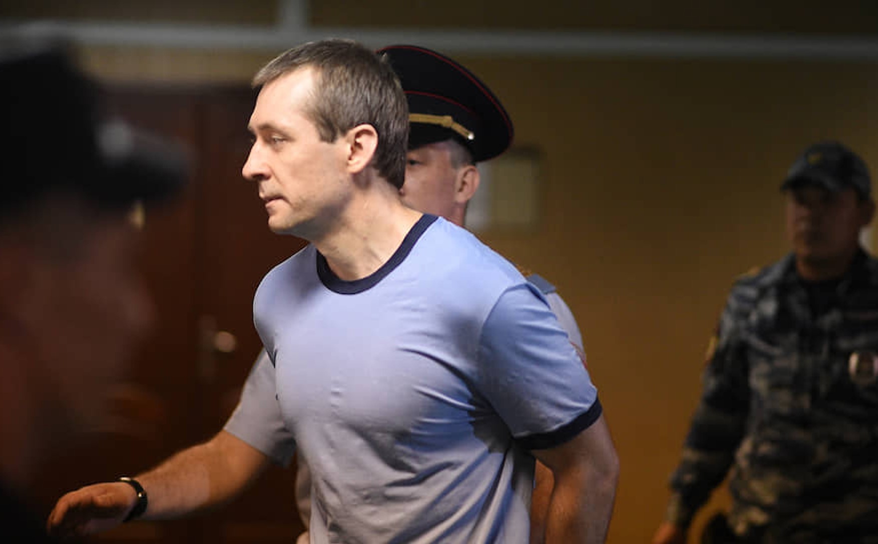 Суд приговорил экс-полковника МВД Захарченко к 16 годам колонии строгого режима по обвинению в получении взяток на 1,4 млрд рублей 