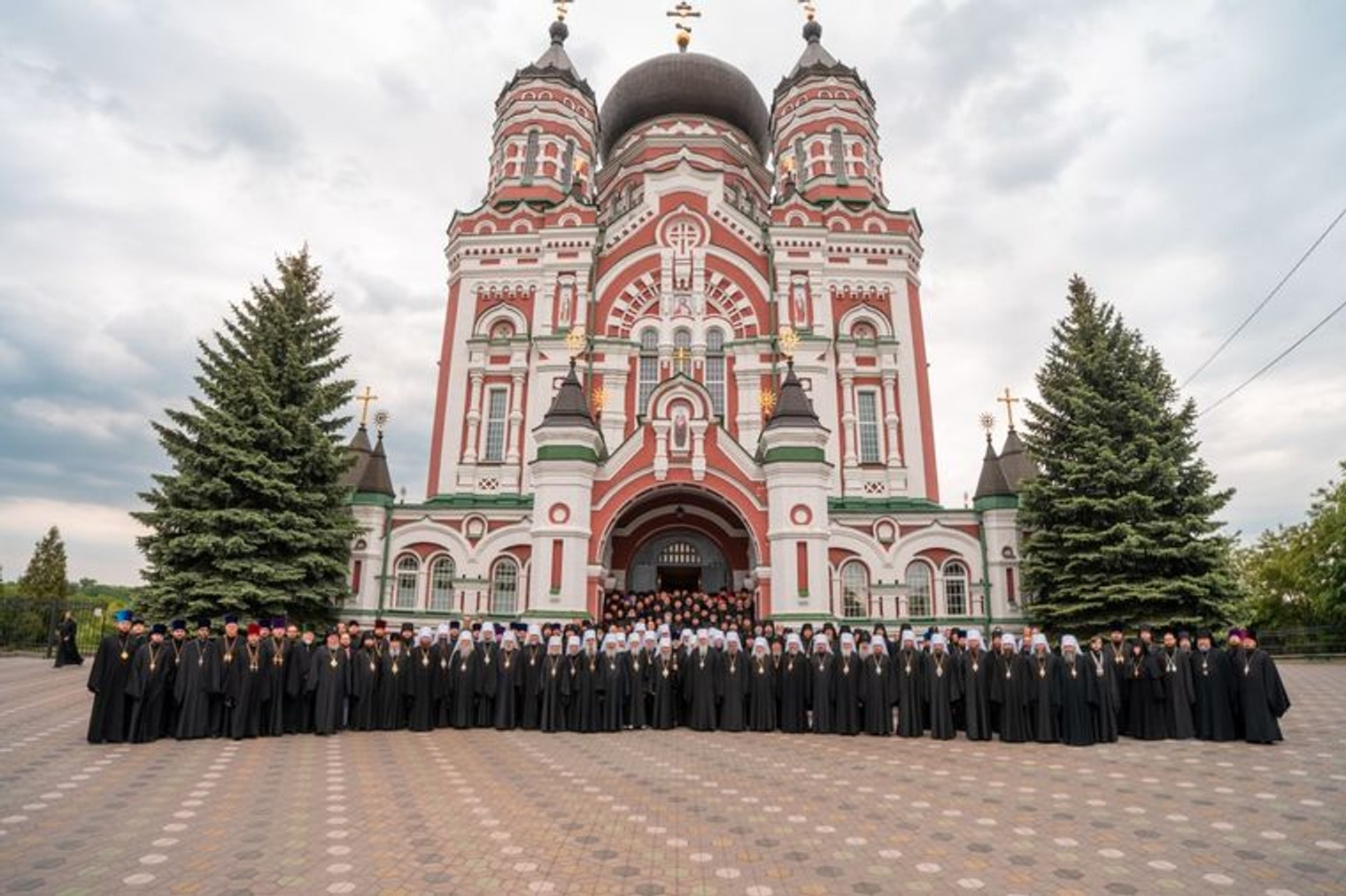 Собор Украинской православной церкви принял решение о полной независимости от РПЦ