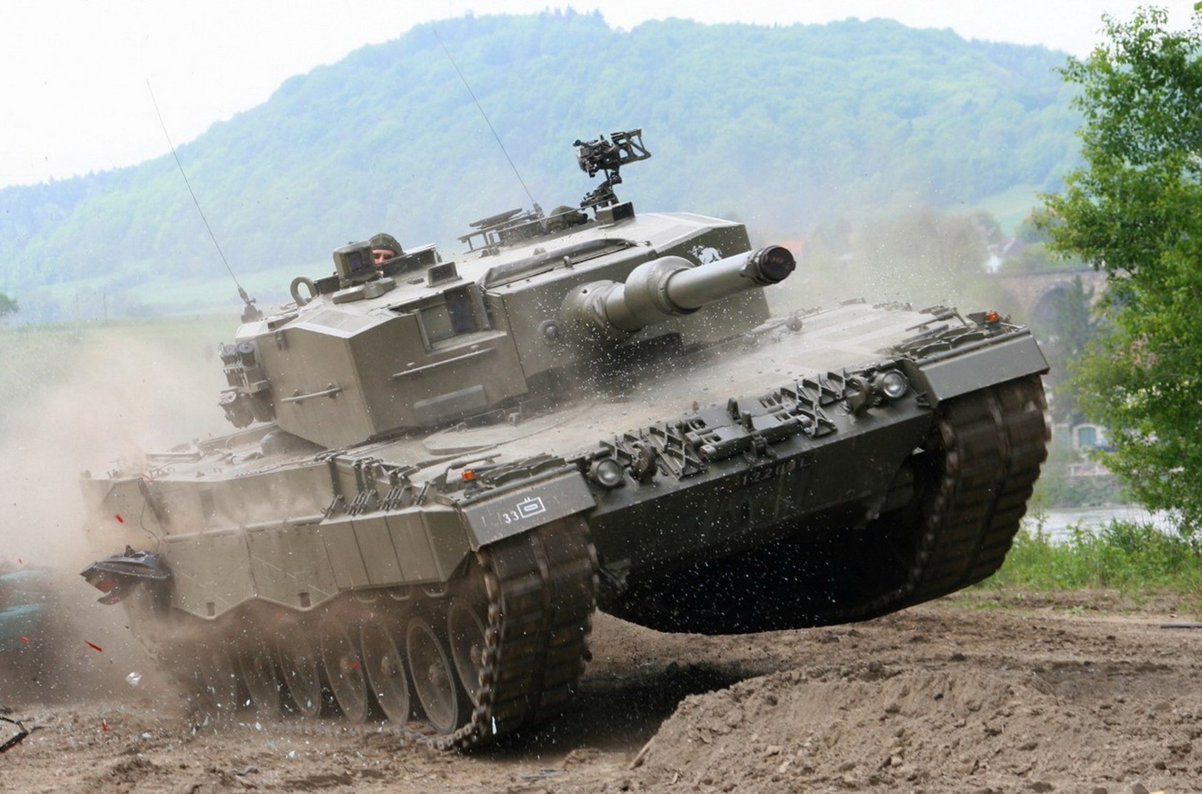 Германия не разрешила Испании передать Украине старые немецкие танки — Der Spiegel