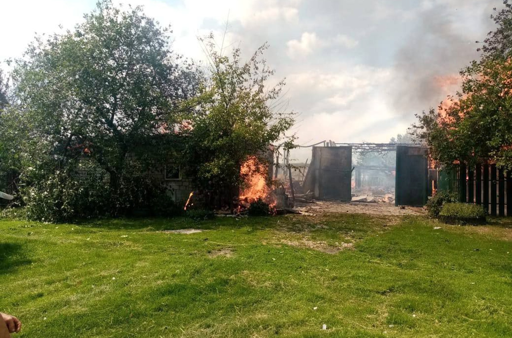 При обстреле поселка в Белгородской области пострадал местный житель. Губернатор региона заявил, что обстрел вели ВСУ
