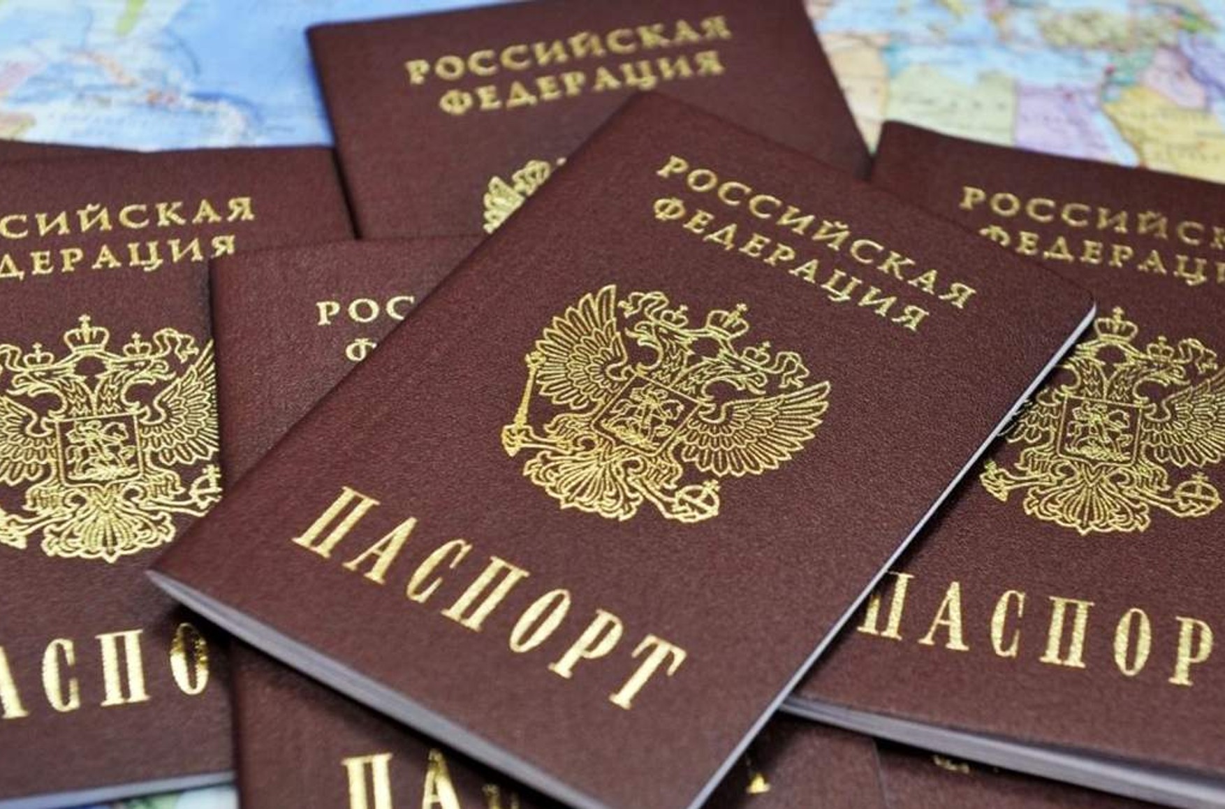В оккупированных Россией Херсонской и Запорожской областях Украины выдали первые российские паспорта