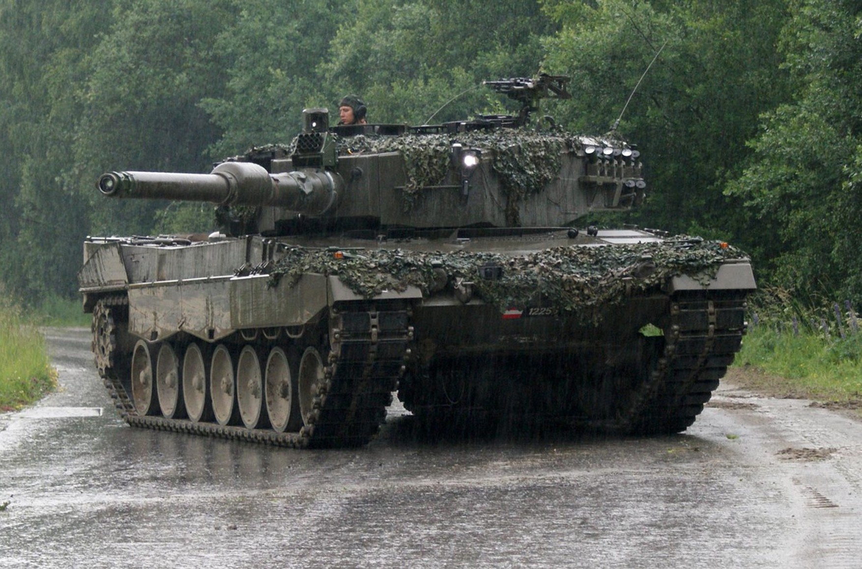 Испания готова поставить в Украину ЗРК и танки Leopard – El Pais