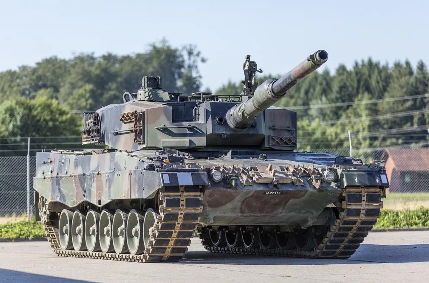 СМИ: Швейцария разрешила Германии передать Украине 42 танка Leopard