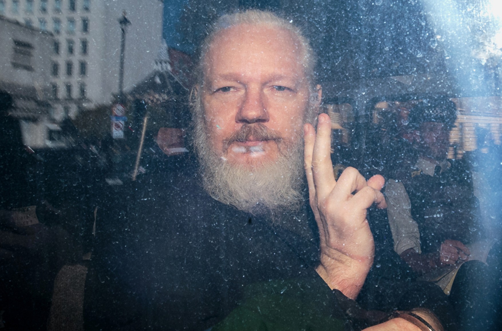 В Британии одобрили экстрадицию основателя Wikileaks Джулиана Ассанжа в США, где ему грозит 175 лет тюрьмы 