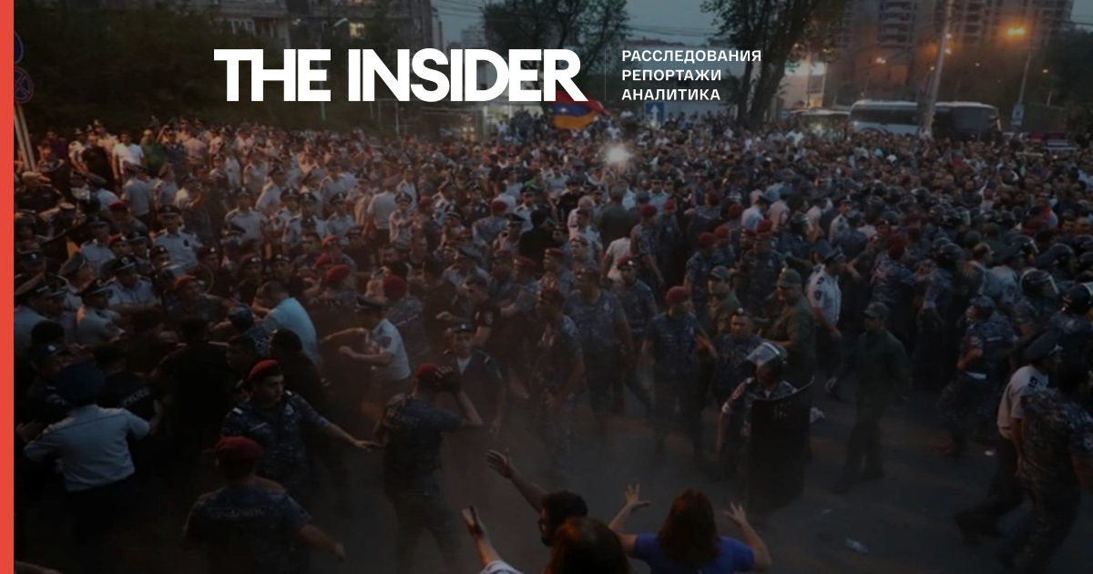 В Ереване 50 человек пострадали в столкновениях полиции с протестующими, требующими отставки премьер-министра Никола Пашиняна