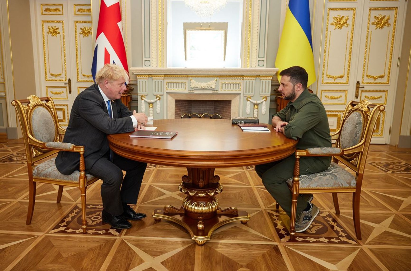Джонсон в Киеве, Украина вводит визовый режим с Россией, Путин и Токаев на ПМЭФ. Главное за день