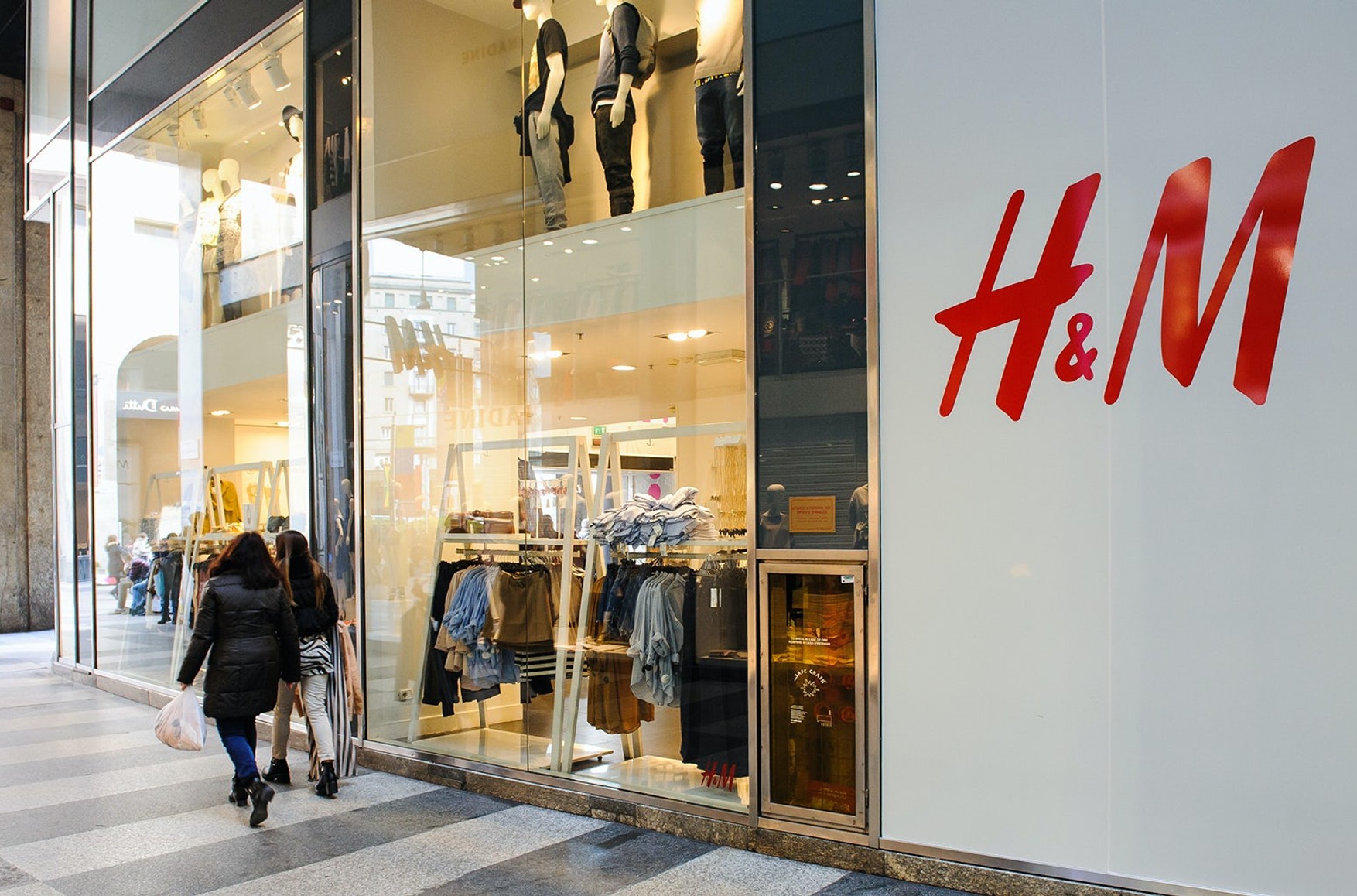 На магазин одежды H&amp;M подали в суд за дискриминацию покупателей из России 