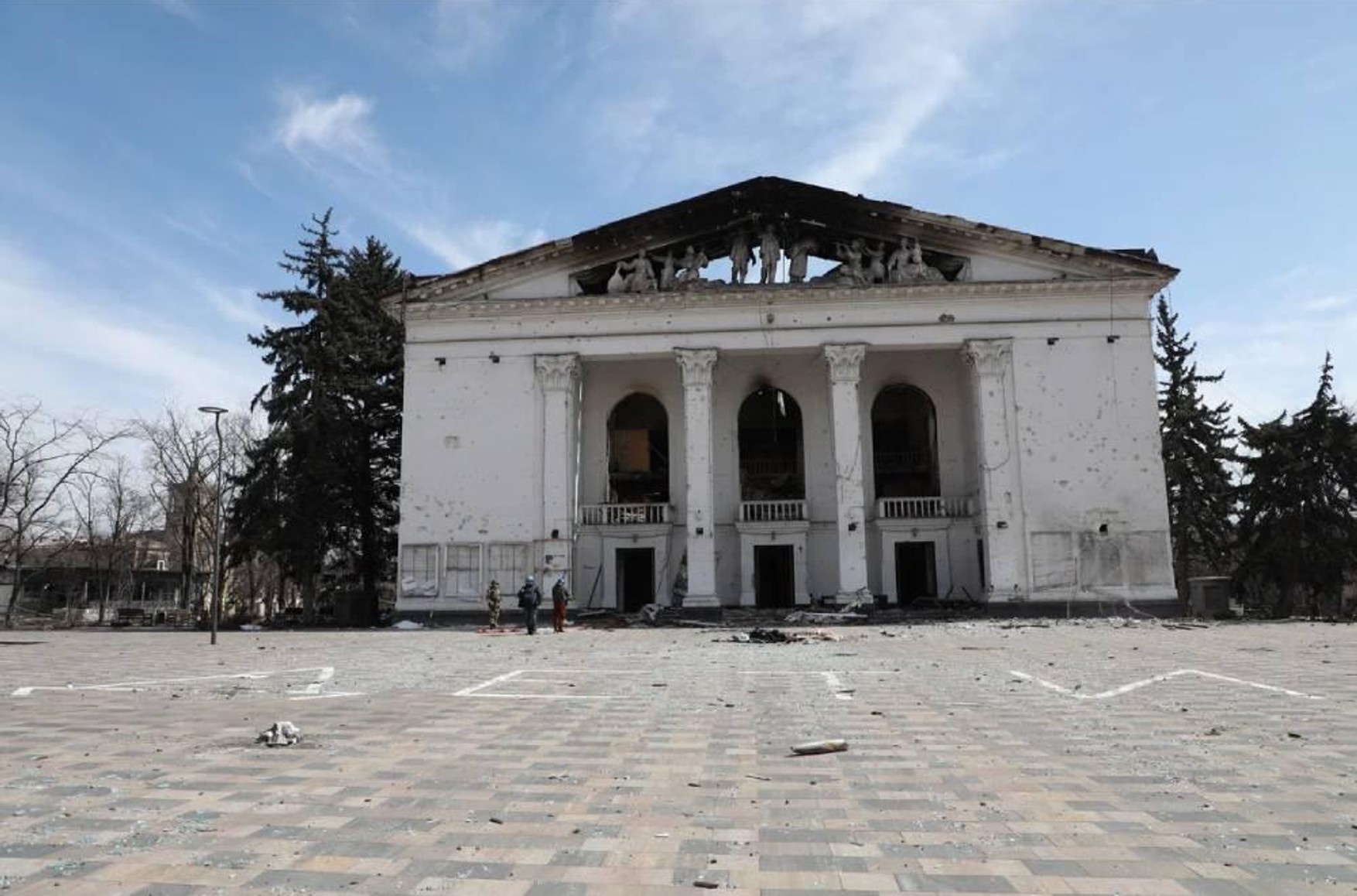 Удар России по Мариупольскому драмтеатру в Украине — военное преступление, заявила Amnesty International