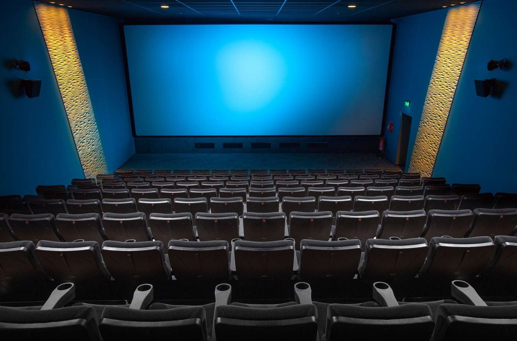 Кинотеатры просят разрешить им незаконный показ голливудских фильмов. «За воровство придется ответить» — Роднянский