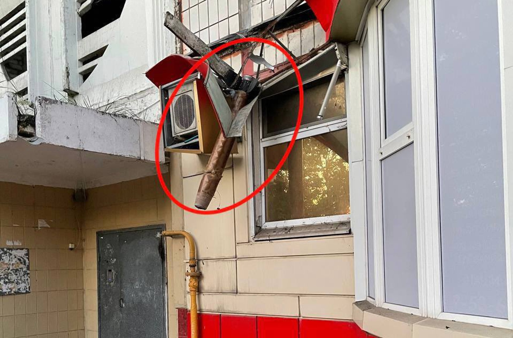 На многоэтажку в Белгороде упала первая ступень ракеты российского ЗРПК «Панцирь»