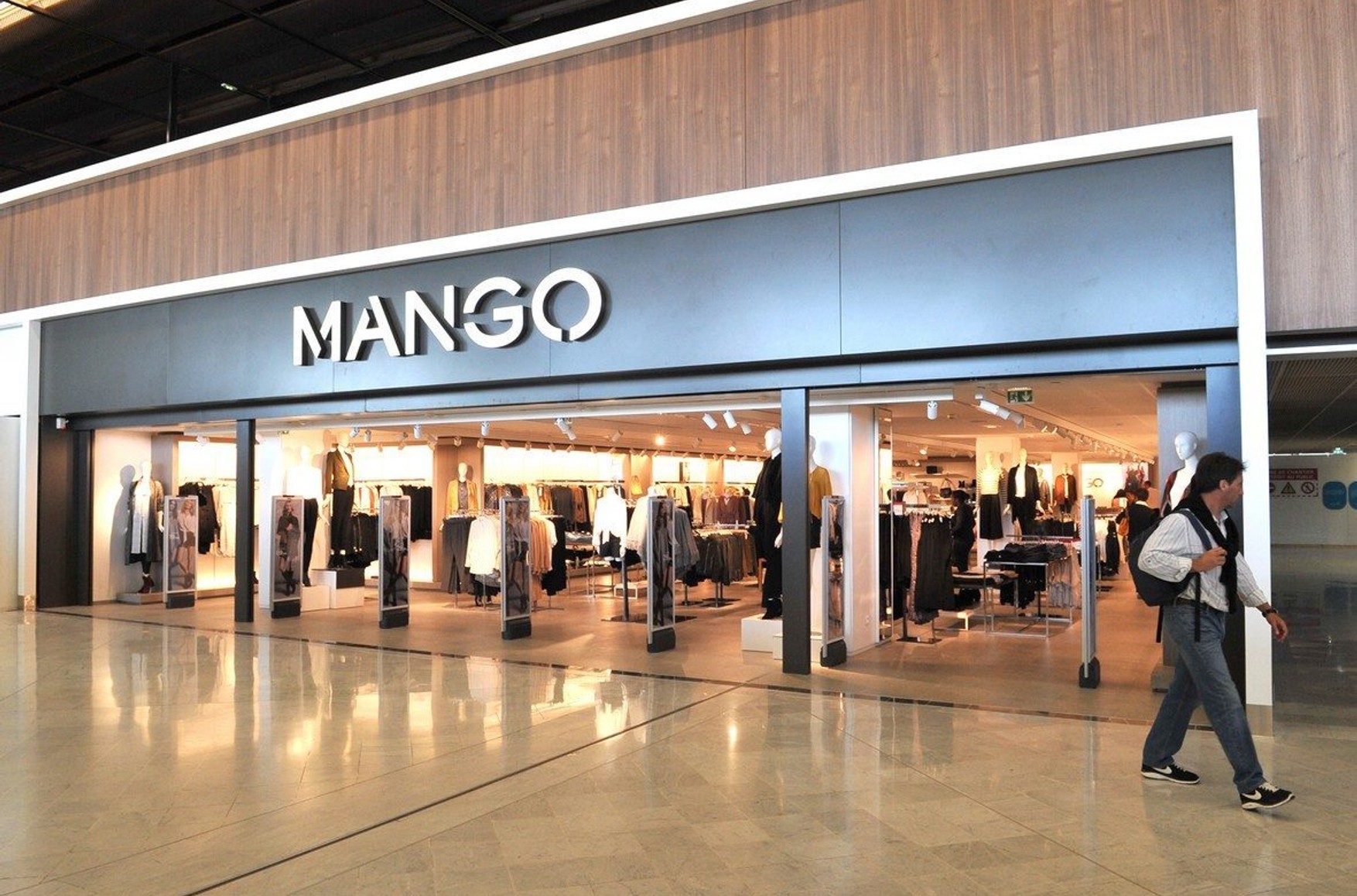 «Ведомости»: Mango возобновит работу в Россию под управлением турецкой компании