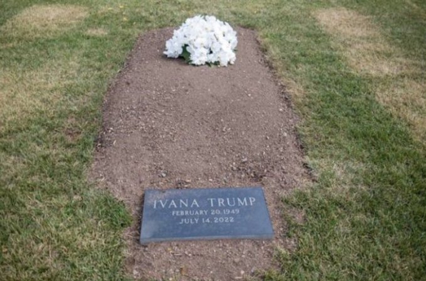 Трамп похоронил жену на своем поле для гольфа. Теперь ему не надо платить за него налоги 