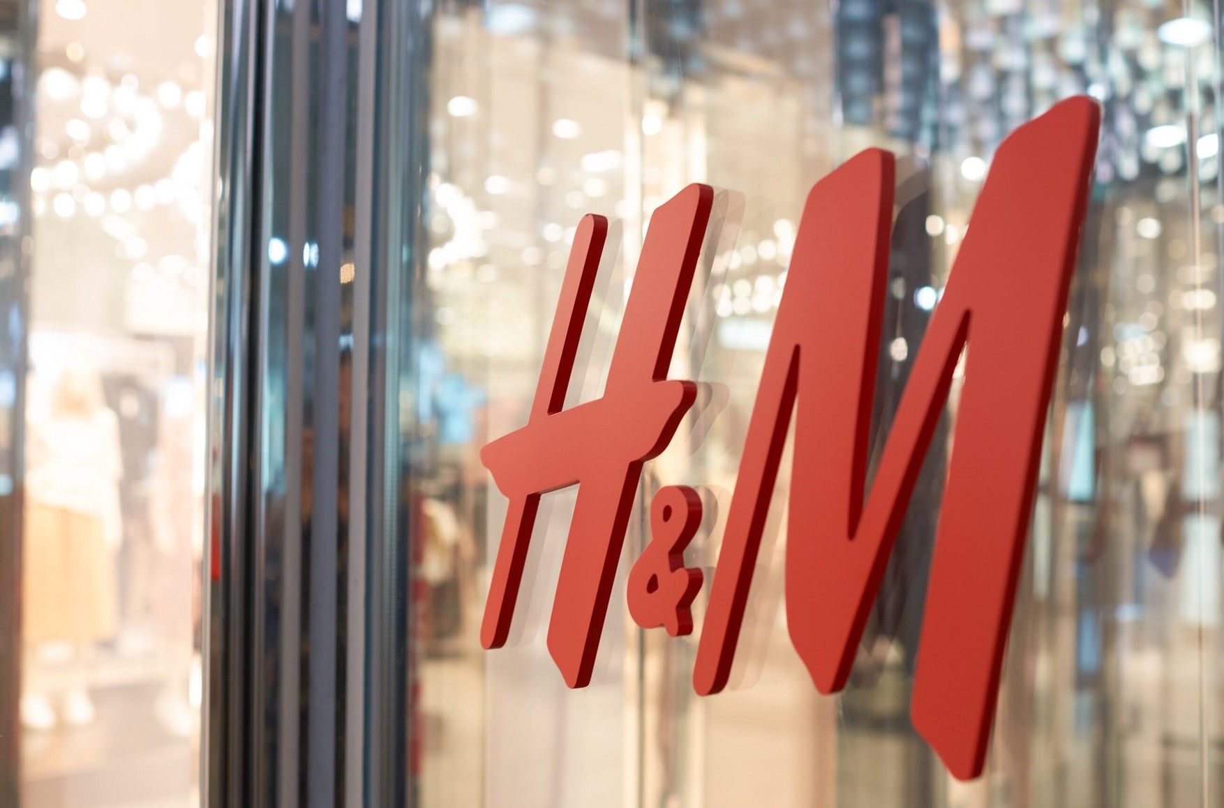 Сеть магазинов H&amp;M уходит из России