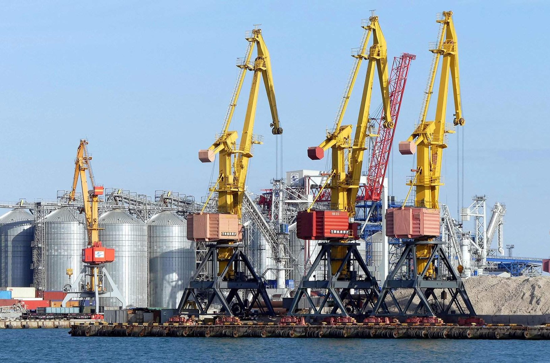 Россия и Украина подписали договор о вывозе зерна из заблокированных портов