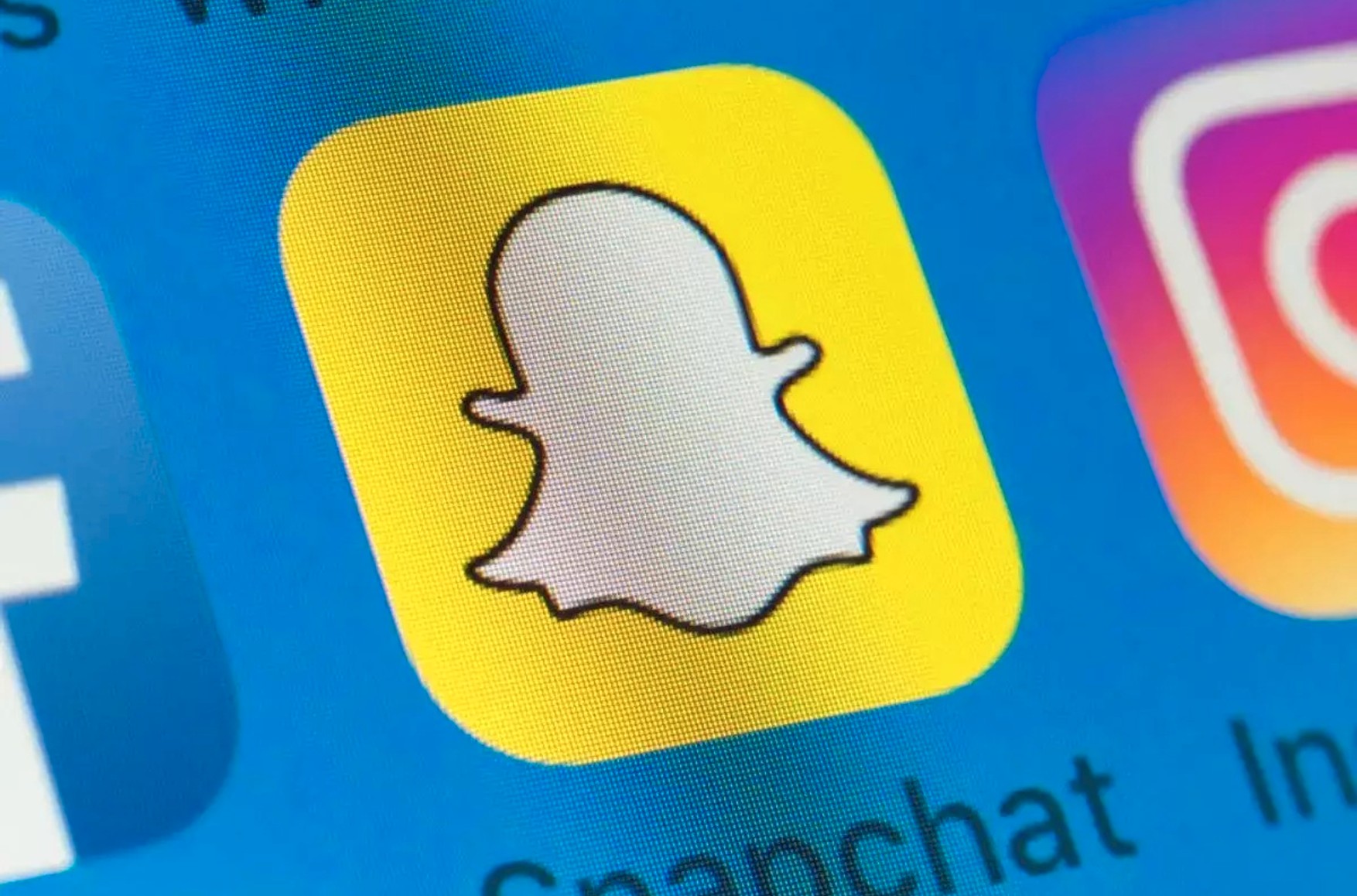 Snapchat оштрафован на 1 млн рублей за отказ локализовать данные россиян, WhatsApp — на 18 млн