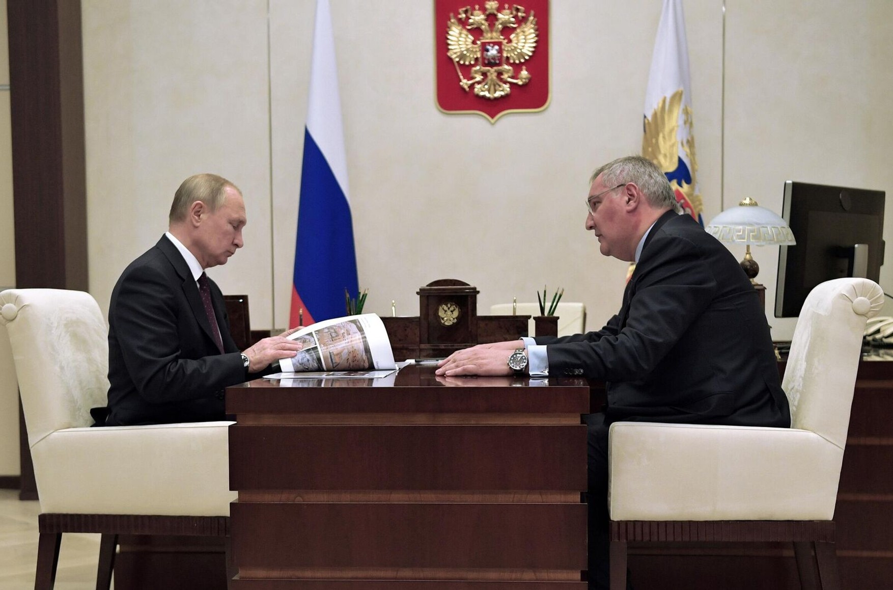 Путин уволил Рогозина с должности гендиректора «Роскосмоса»