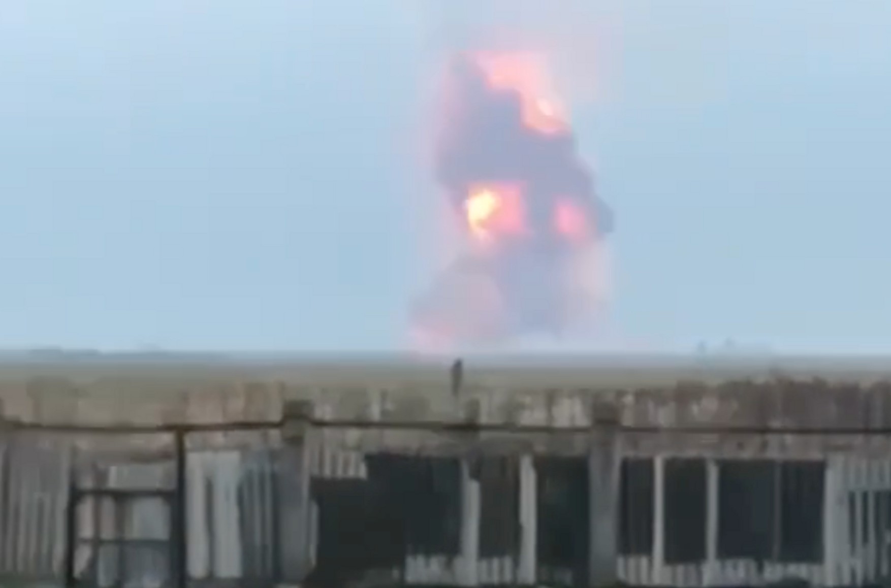В Крыму на складе «сдетонировали боеприпасы», две тысячи жителей эвакуировали. Видео