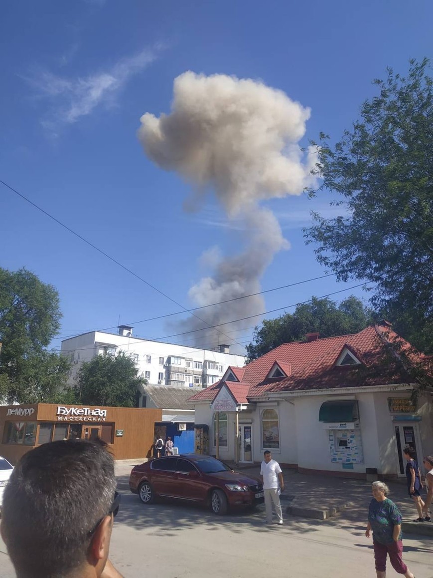 Очевидцы сообщили о взрывах в районе военного аэродрома в Крыму