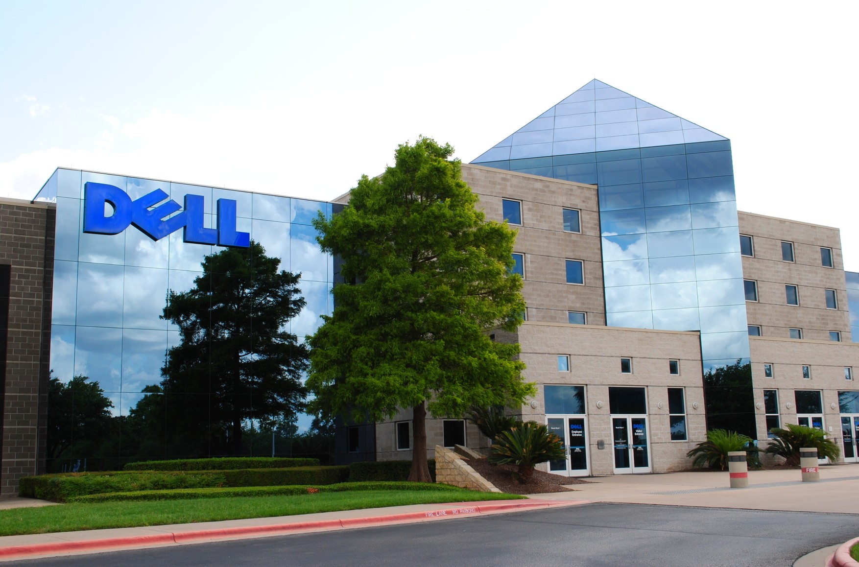 Американская компания Dell окончательно уходит из России и сокращает всех сотрудников
