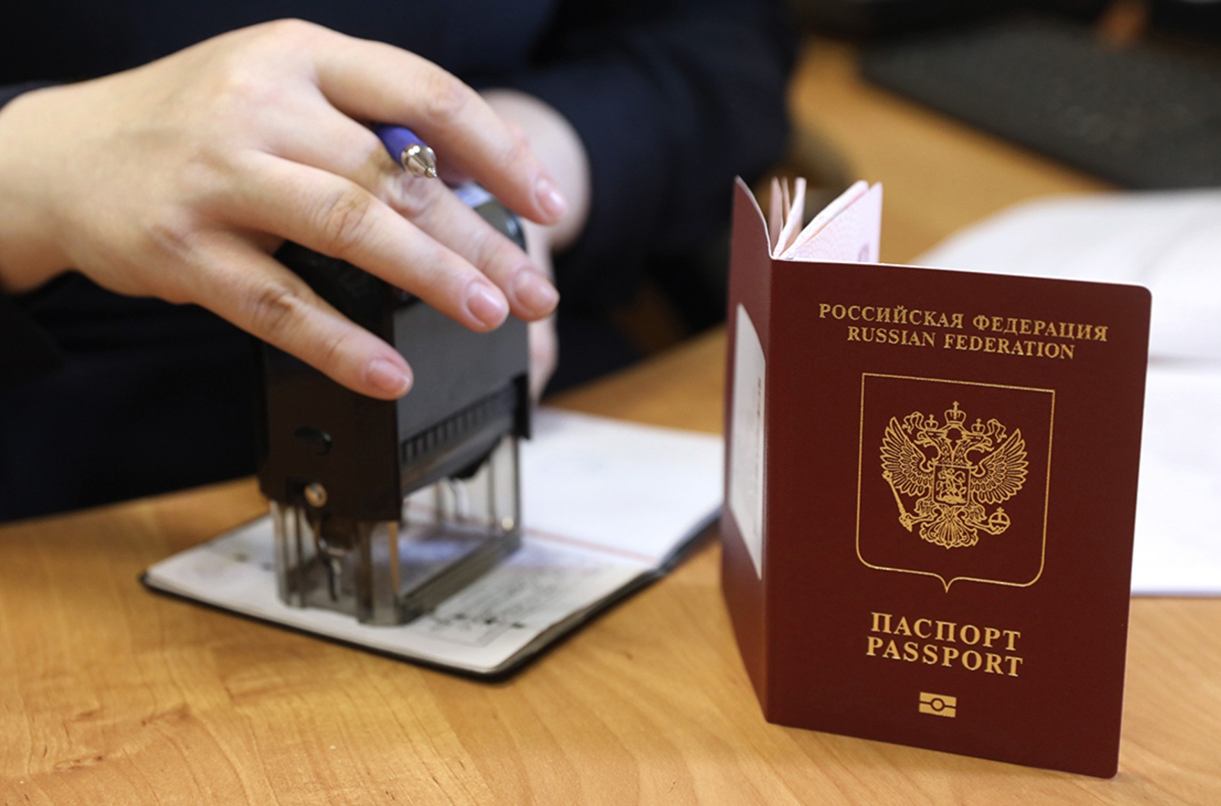 Россияне за полгода оформили 2,5 млн загранпаспортов, это максимум за последние три года