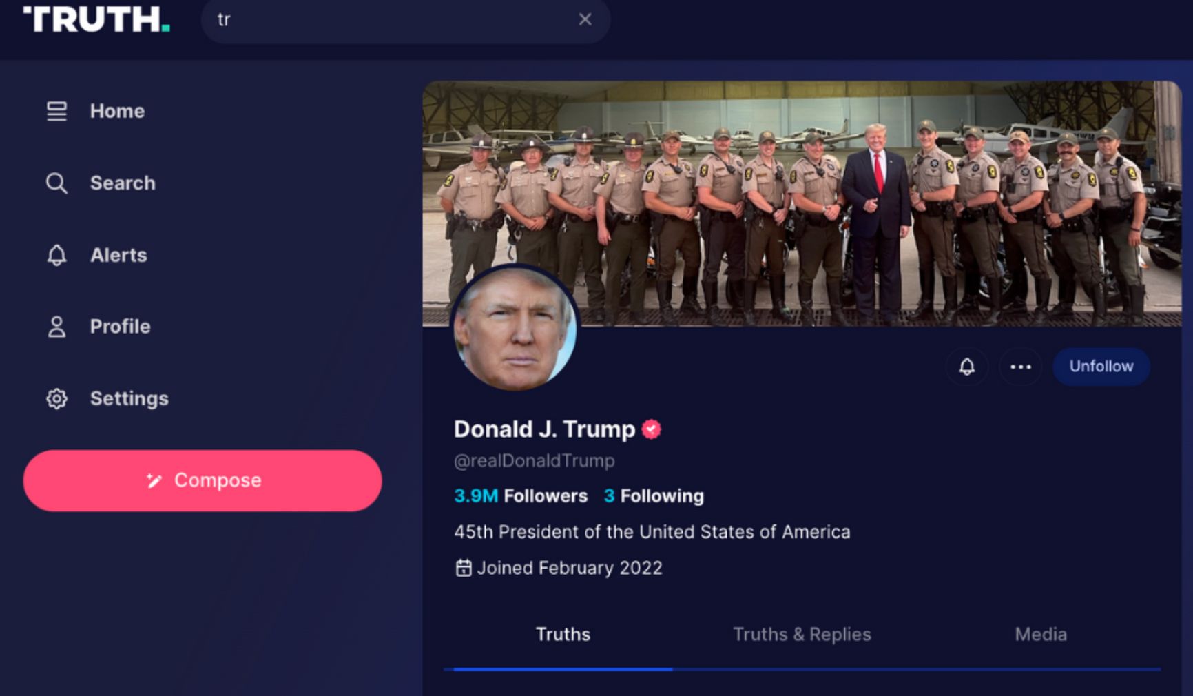 Google не допустил соцсеть Трампа для сторонников QAnon в Play Store