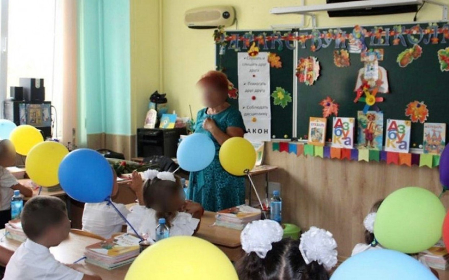 В Севастополе учительницу уволили из-за цвета воздушных шаров