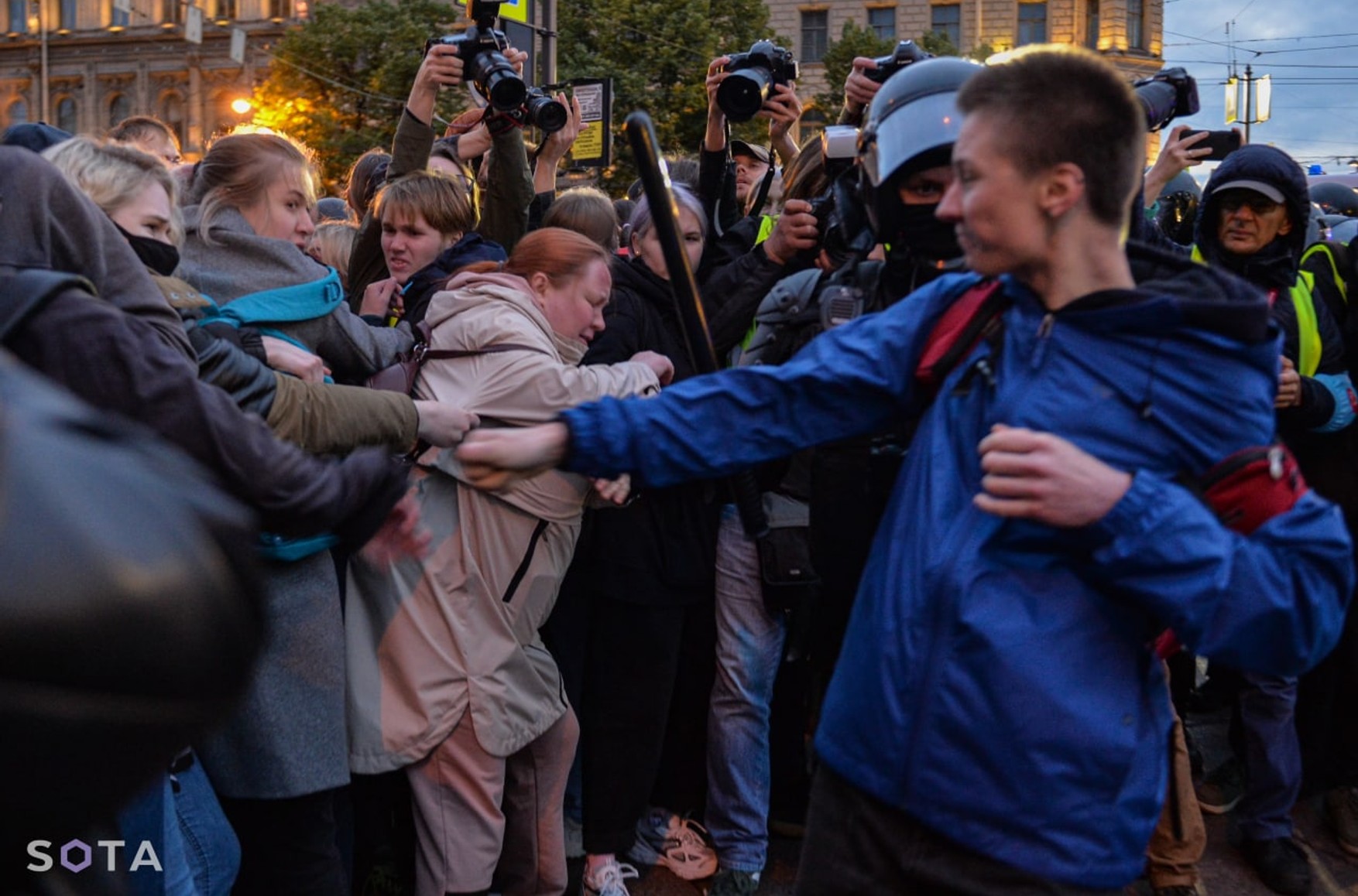 Массовые протесты против мобилизации на войну с Украиной затронули 38 городов России. Более 1000 задержанных