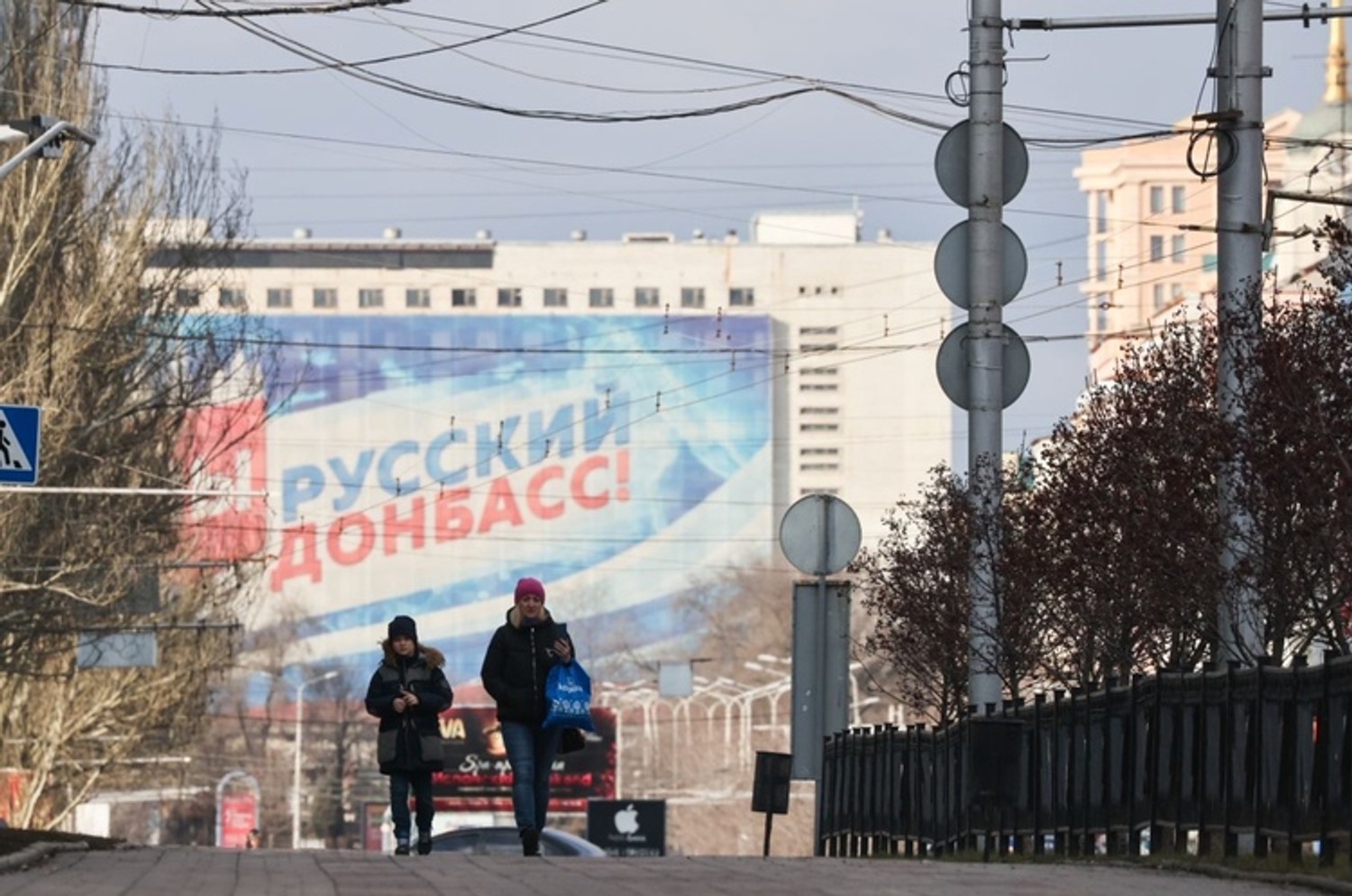 В «ЛДНР» потребовали немедленно провести референдумы о присоединении к РФ. Но сразу после этого в Луганске сдали назад