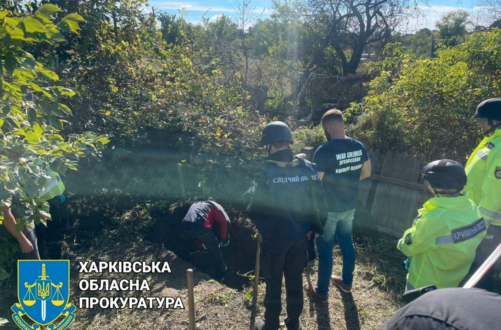 Российские военные заставили мирного жителя в Харьковской области закопать два тела со следами пыток — Генпрокуратура Украины
