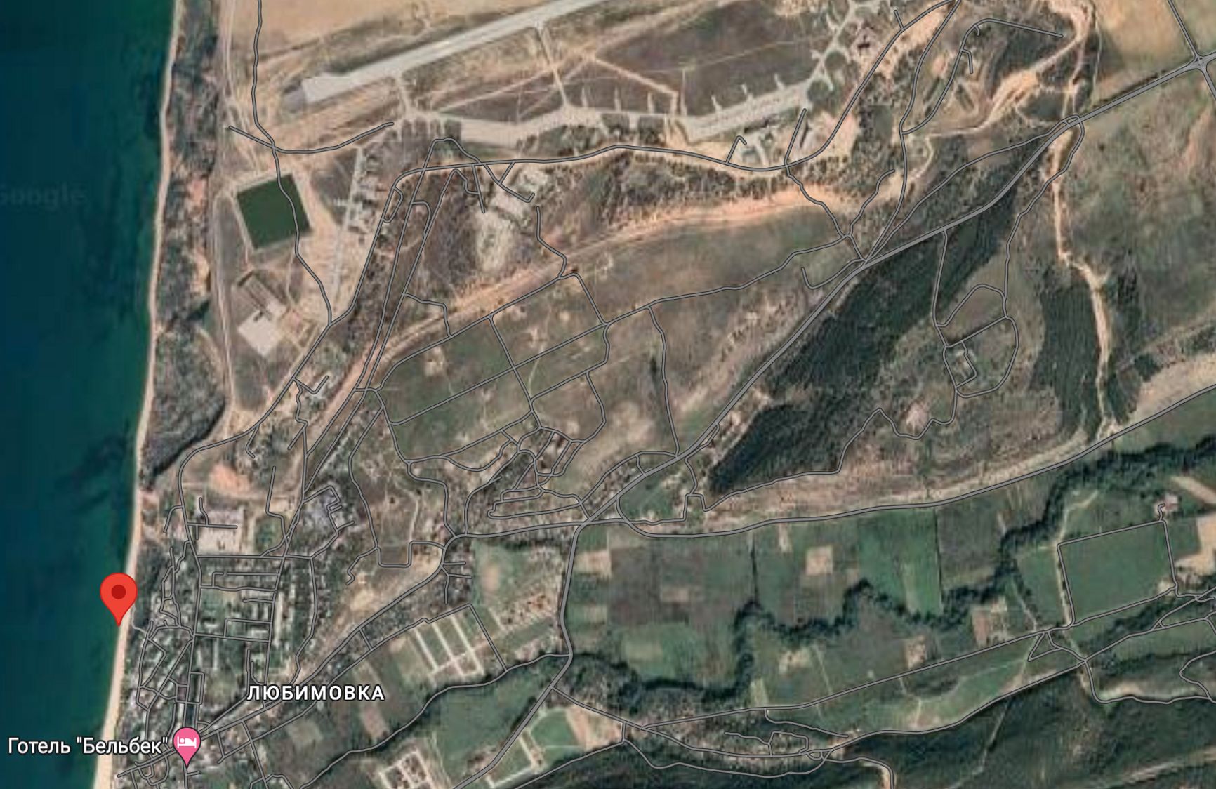 В Севастополе на военном аэродроме «Бельбек» произошел взрыв. Местные власти говорят, что загорелся самолет