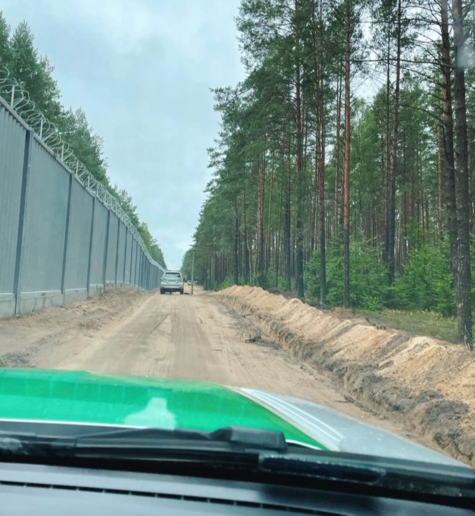 Польша достроила стену на границе с Беларусью